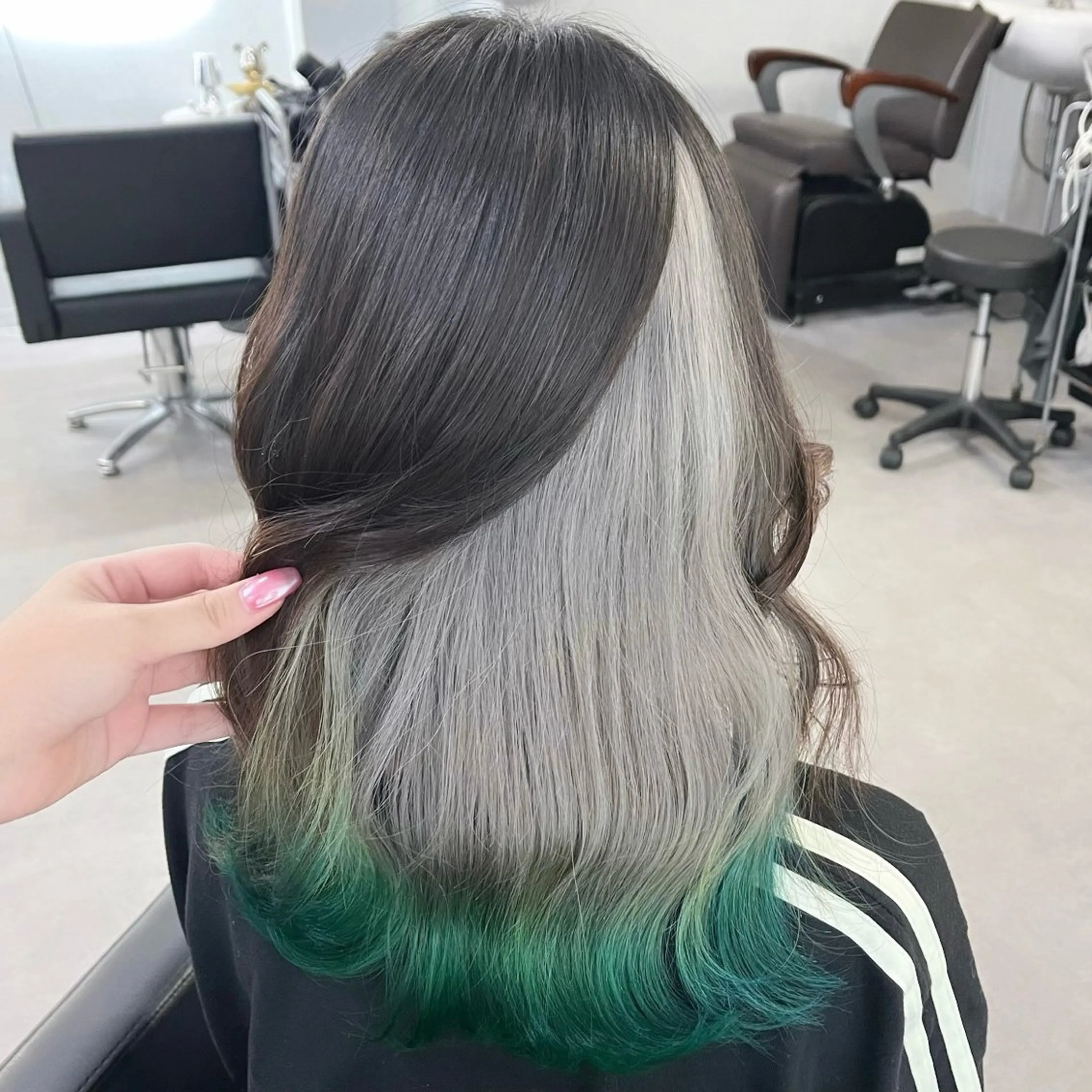 ミディアム カラー シルバー ヘアカラー Cielro所属・エクステ ♡ 篠田 梓のヘアスタイル