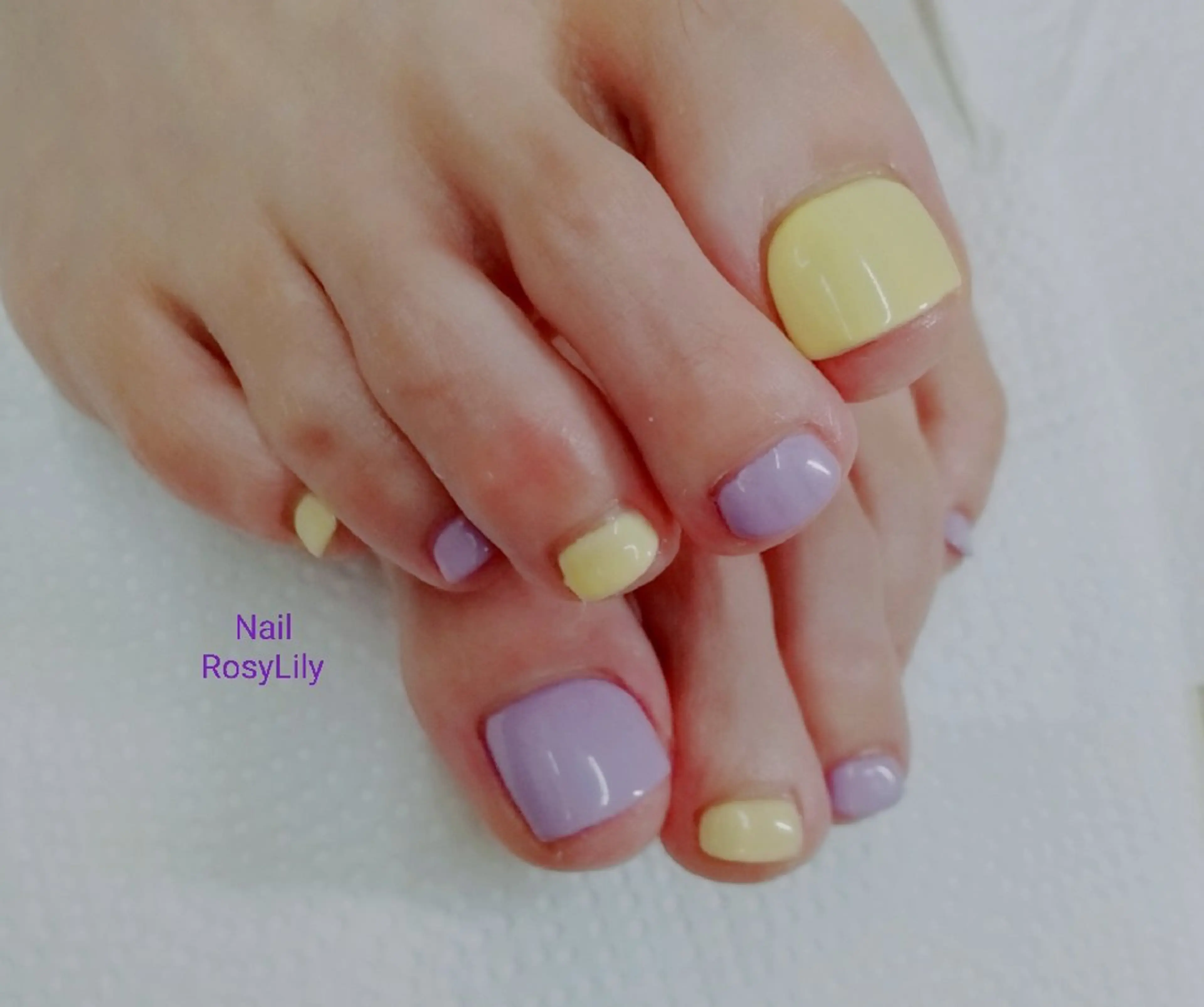 ネイル フットネイル パステルネイル フットネイル プライベートサロン RosyLily所属・プライベートサロン Rosy Lilyのネイルデザイン