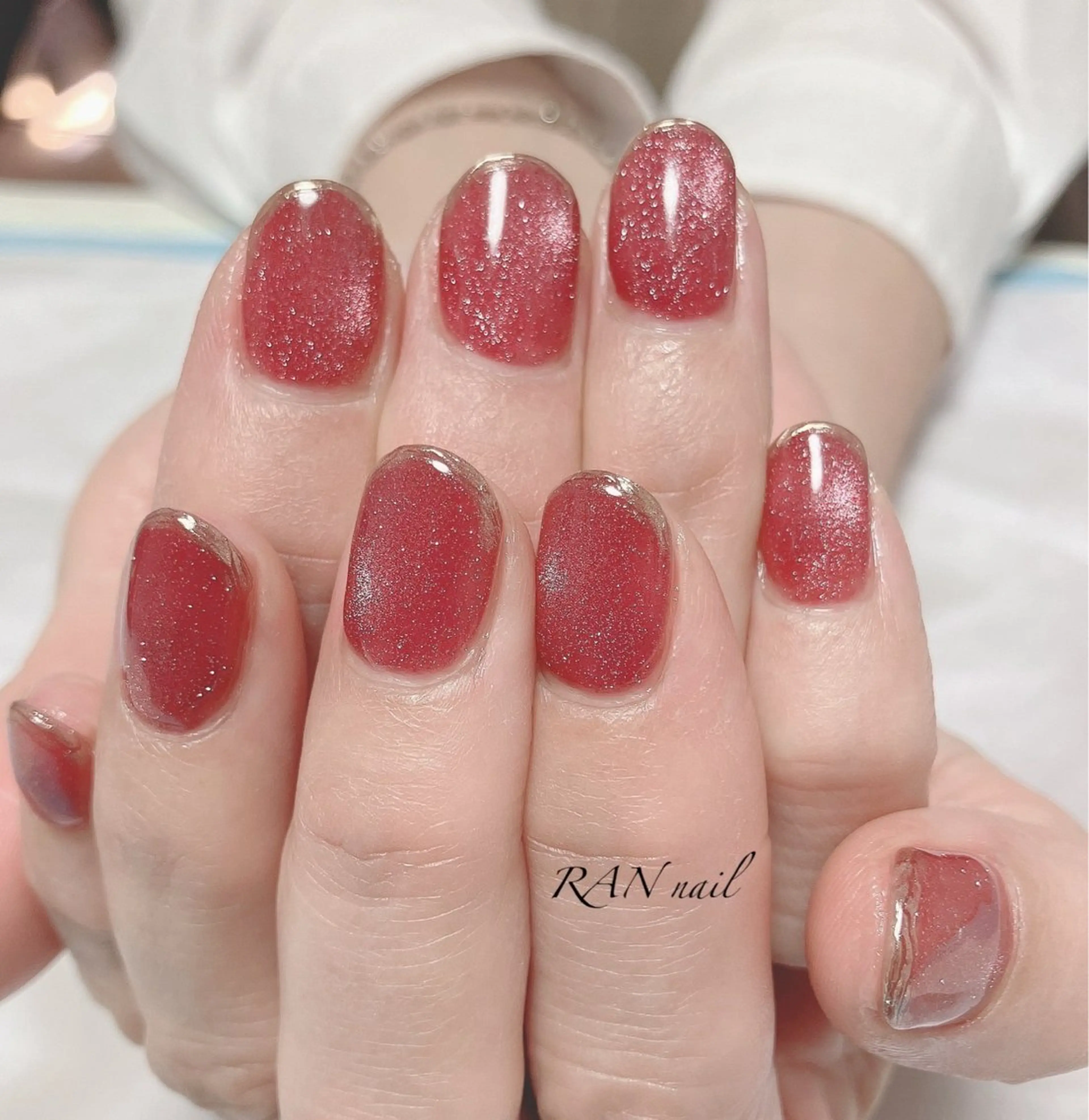 ネイル キラキラネイル マグネットネイル 赤色 シンプルネイル 春ネイル ハンドネイル フットネイル RAN nail 〜ランネイル〜所属・RAN nailのネイルデザイン