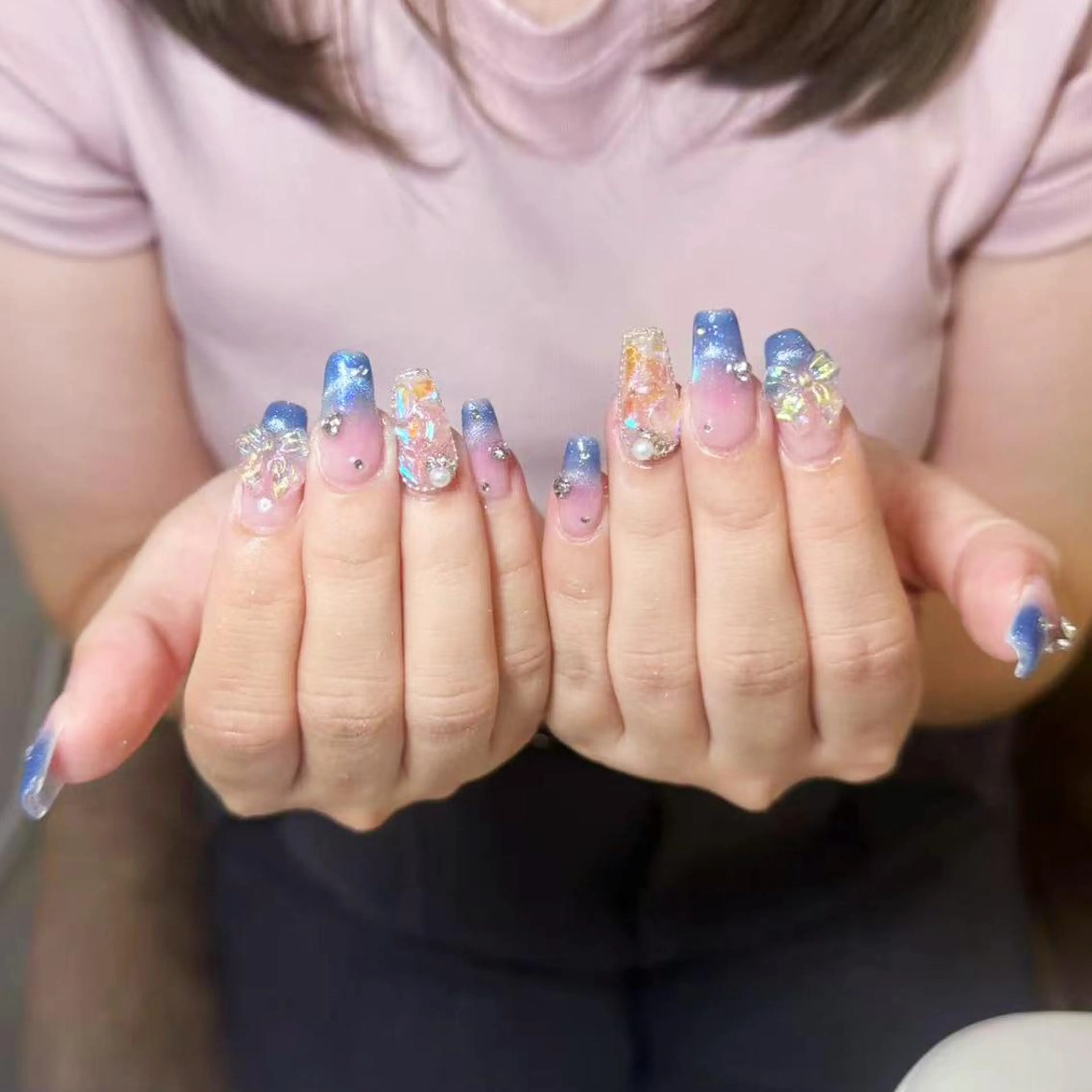 ネイル アートネイル オーロラネイル ガーリー キラキラネイル 韓国ネイル ハンドネイル YOYO 💅のネイルデザイン