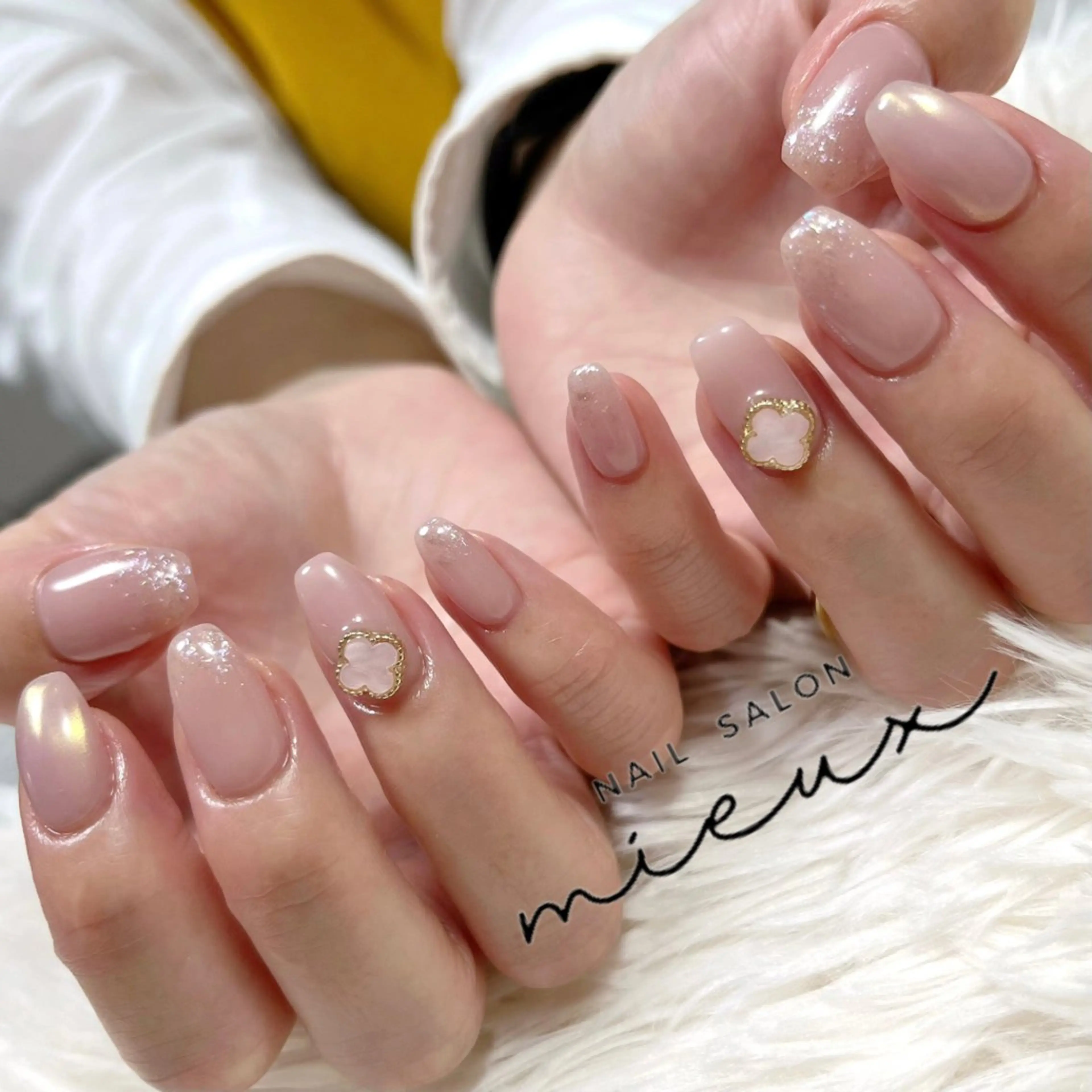 ネイル オーロラネイル ラメ(グリッター) ハンドネイル nail salon  mieux所属・mieux ariiiのネイルデザイン