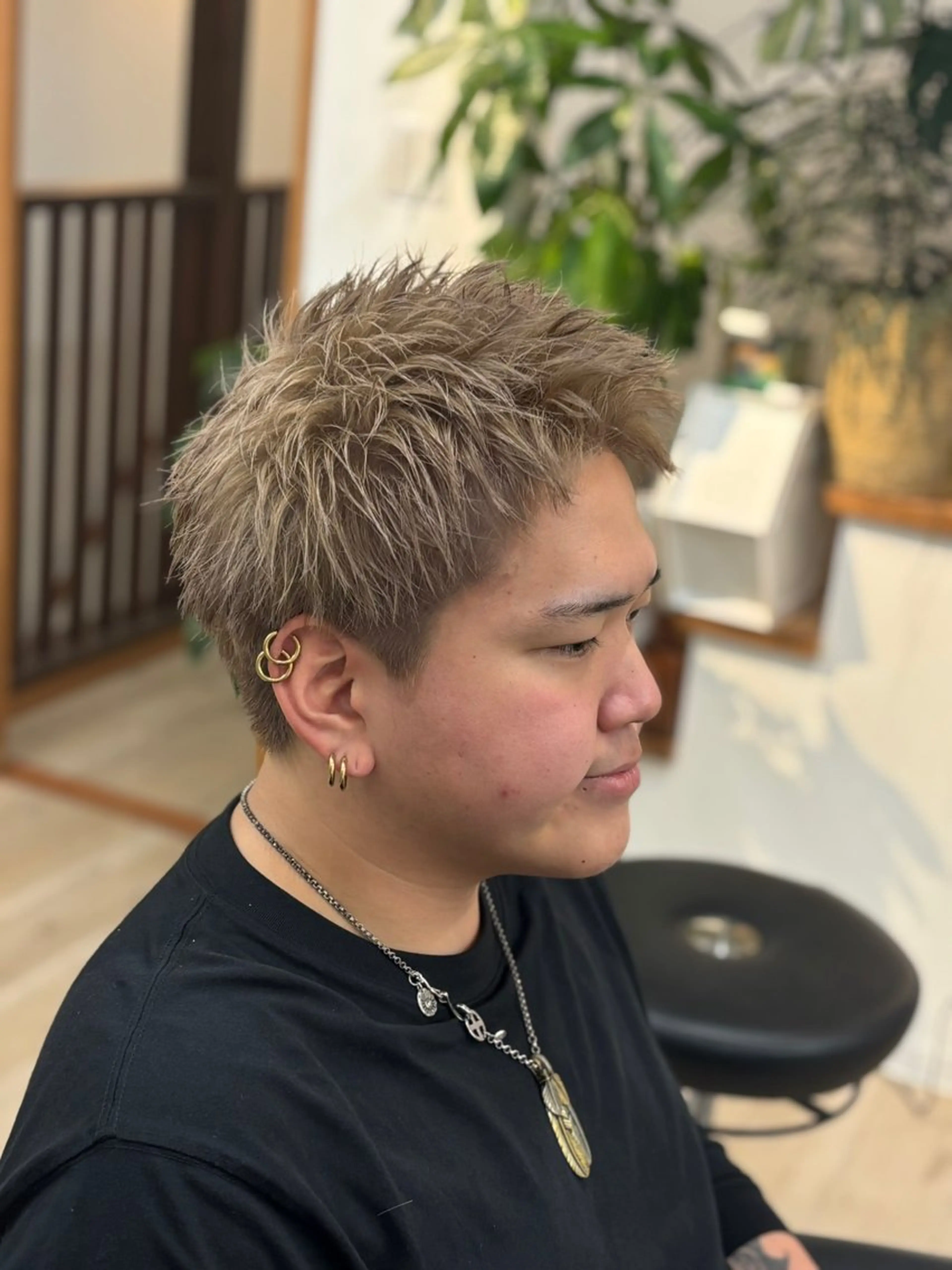 ショート カラー メンズ スパイキーショート グレージュ ミルクティーグレージュ ショートヘア カット ヘアカラー トリートメント RAIA💎ケア ブリーチ&パーマ💎のヘアスタイル