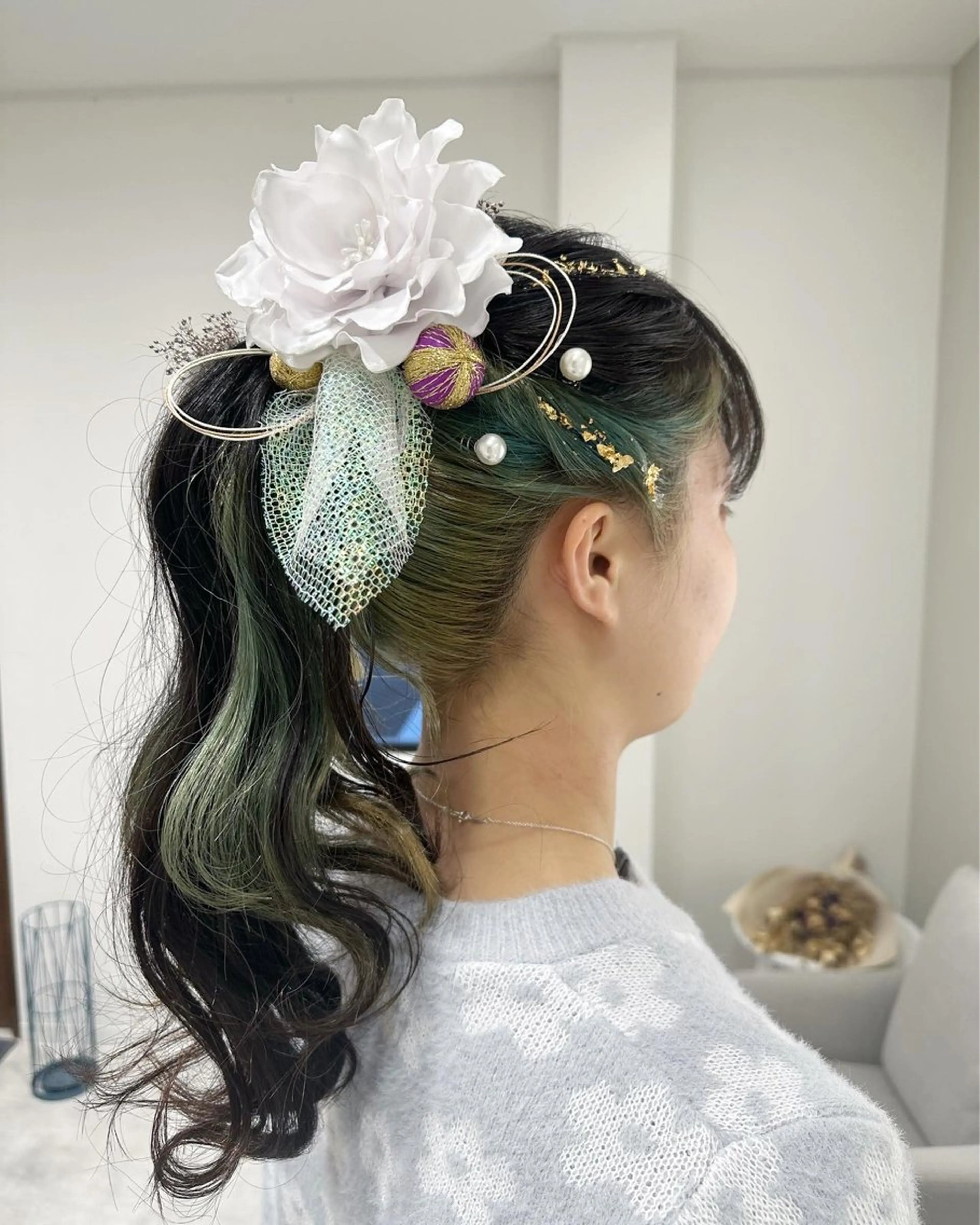 ロング カラー ヘアアレンジ ポニーテール インナーカラー 荒木 ひろかのヘアスタイル