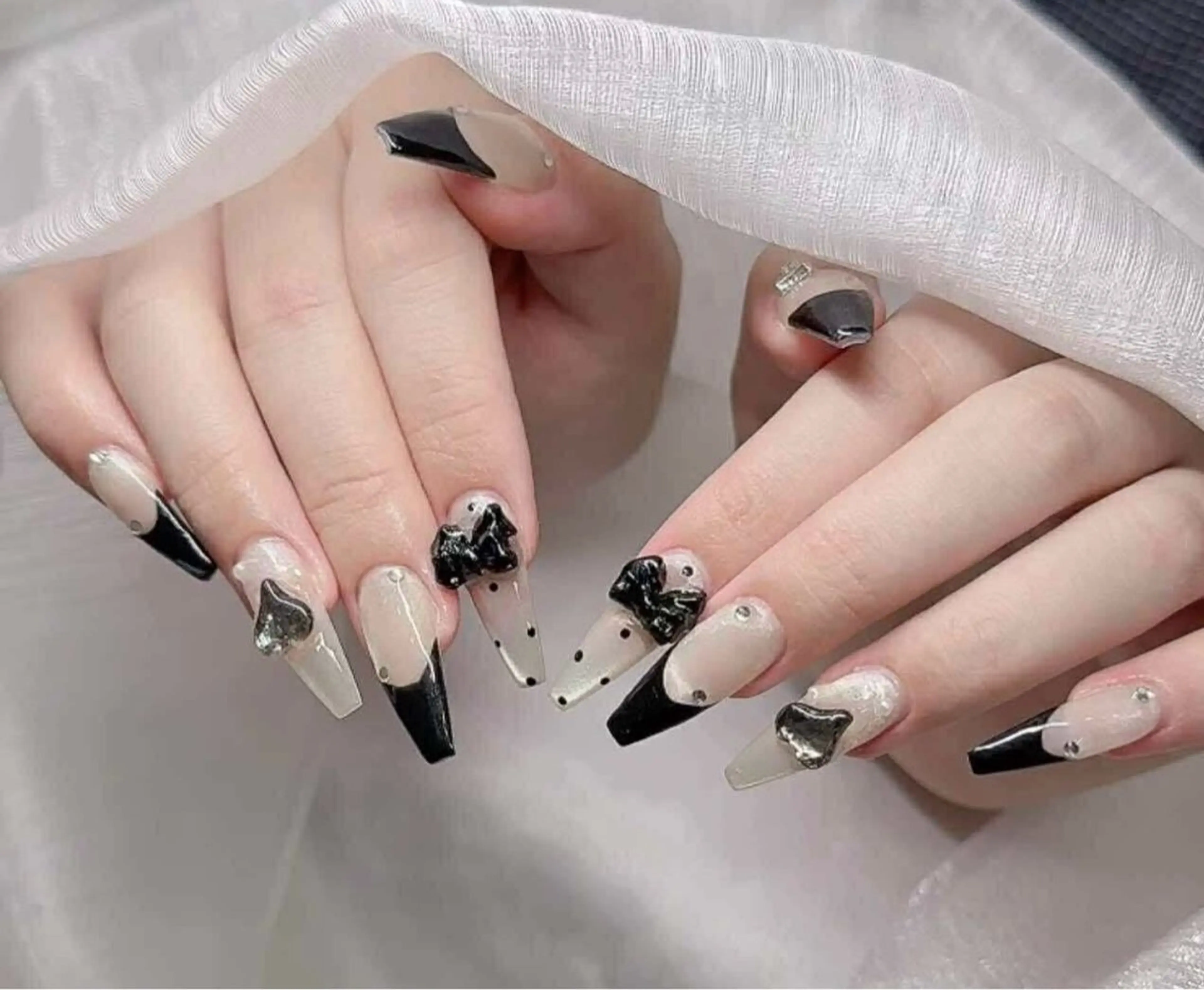 ネイル ハンドネイル Lee Nailsのネイルデザイン