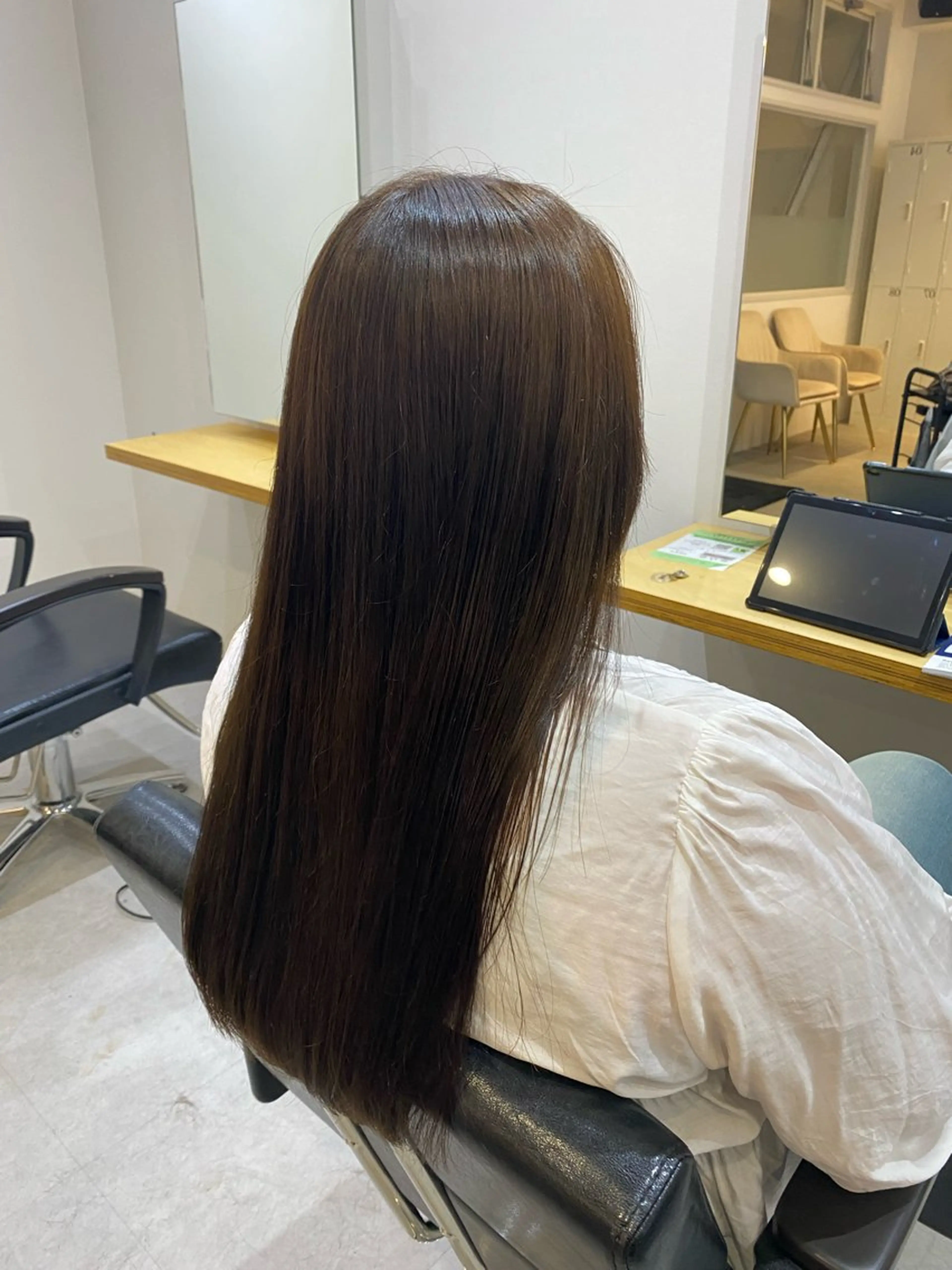 ロング カラー ベージュカラー 透明感カラー クオルシアカラー 顔周りカット レイヤーカット カット ヘアカラー トリートメント Agu hair noman マナのヘアスタイル