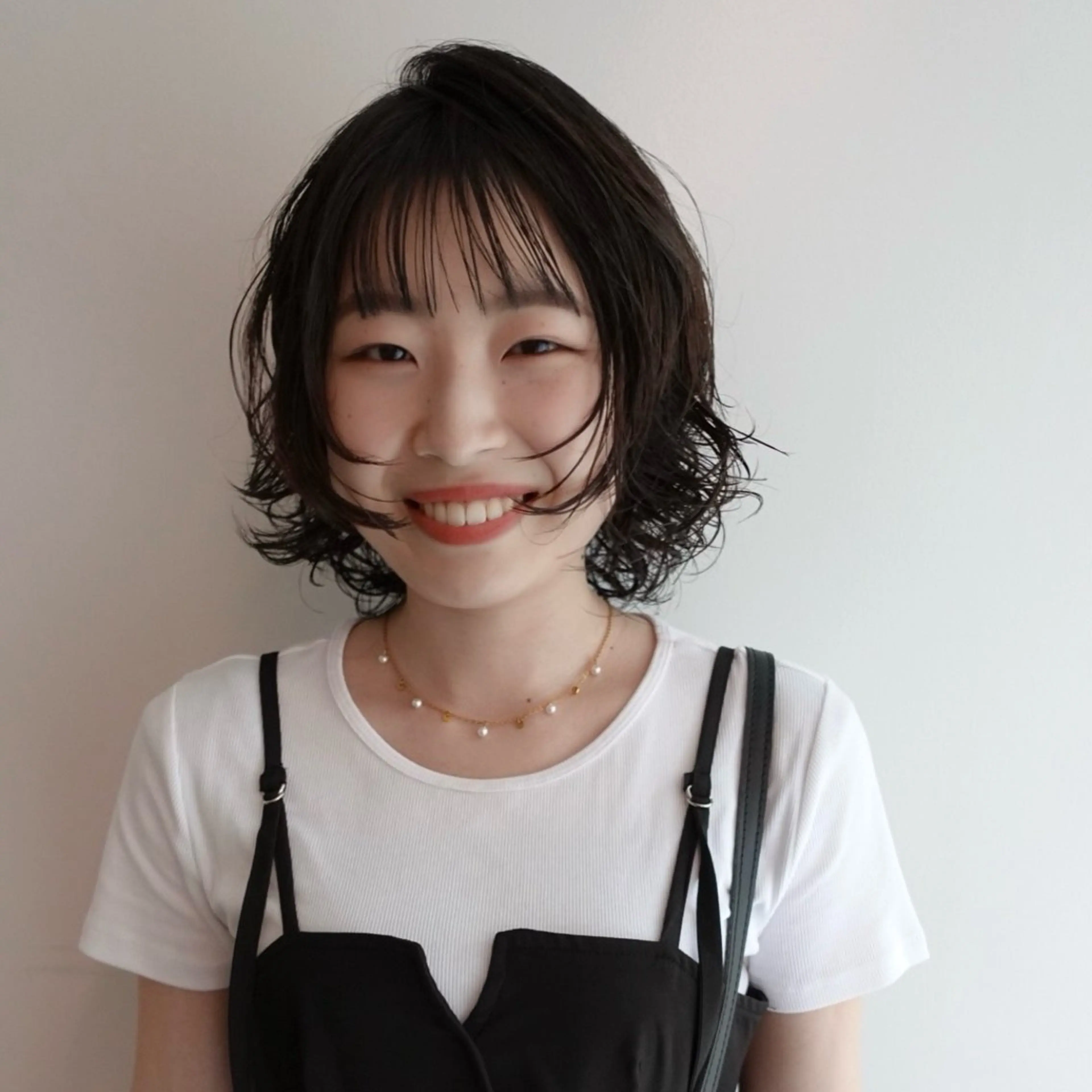 ミディアム パーマ ヘアアレンジ ボブレイヤー ミディアムパーマ ボブ 伸ばしかけ レイヤーカット カット パーマ 🌐サトウ リョウ🌐のヘアスタイル