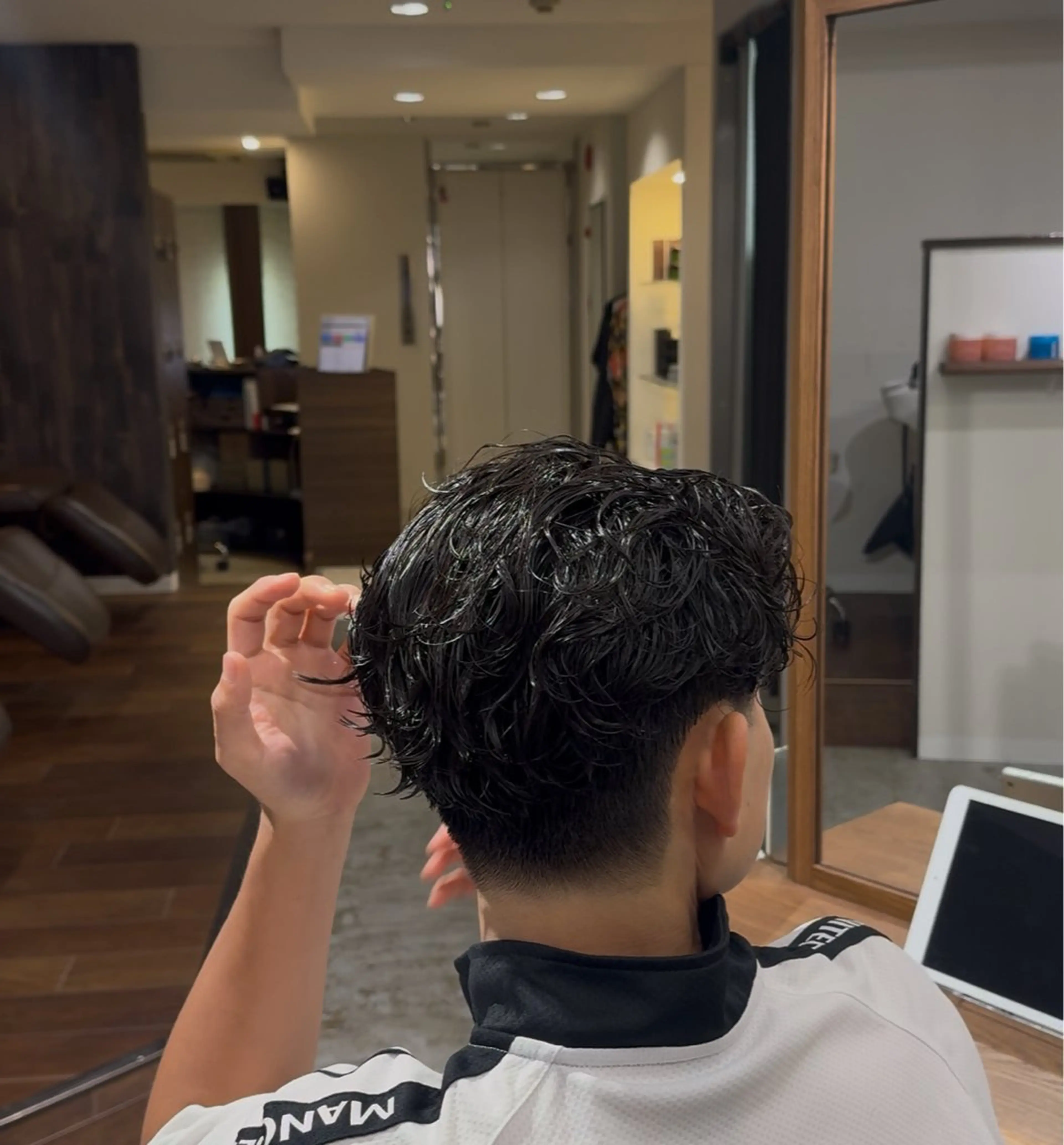 ミディアム カット パーマ Maison 心斎橋店所属・メンズ特化パーマ/ ハイトーンブリーチのヘアスタイル