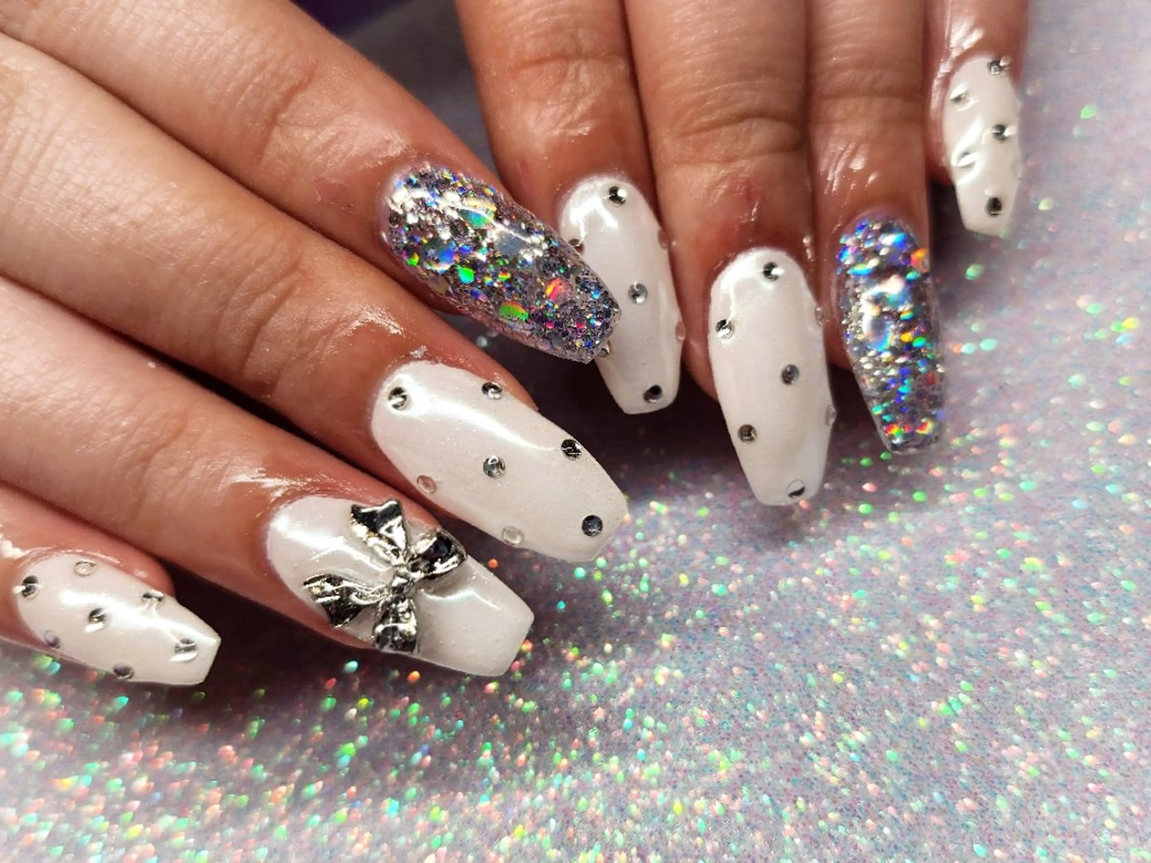 ネイル ホワイト 💜bora .のネイルデザイン