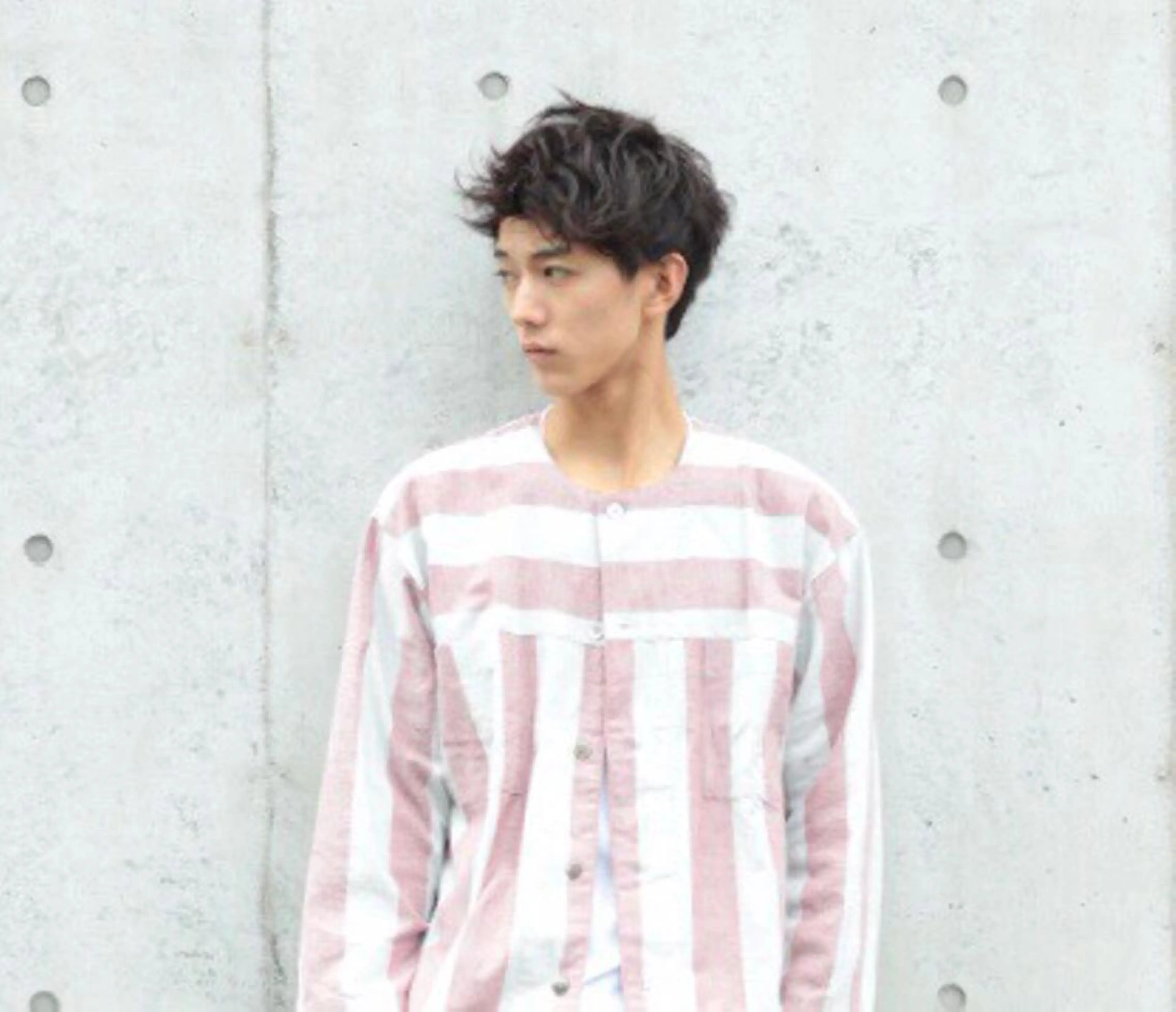 カラー パーマ ヘアアレンジ メンズ アップバング メンズブリーチ メンズハイライト メンズパーマ ブリーチ 【ツヤ髪美容師】 ツダケイスケのヘアスタイル