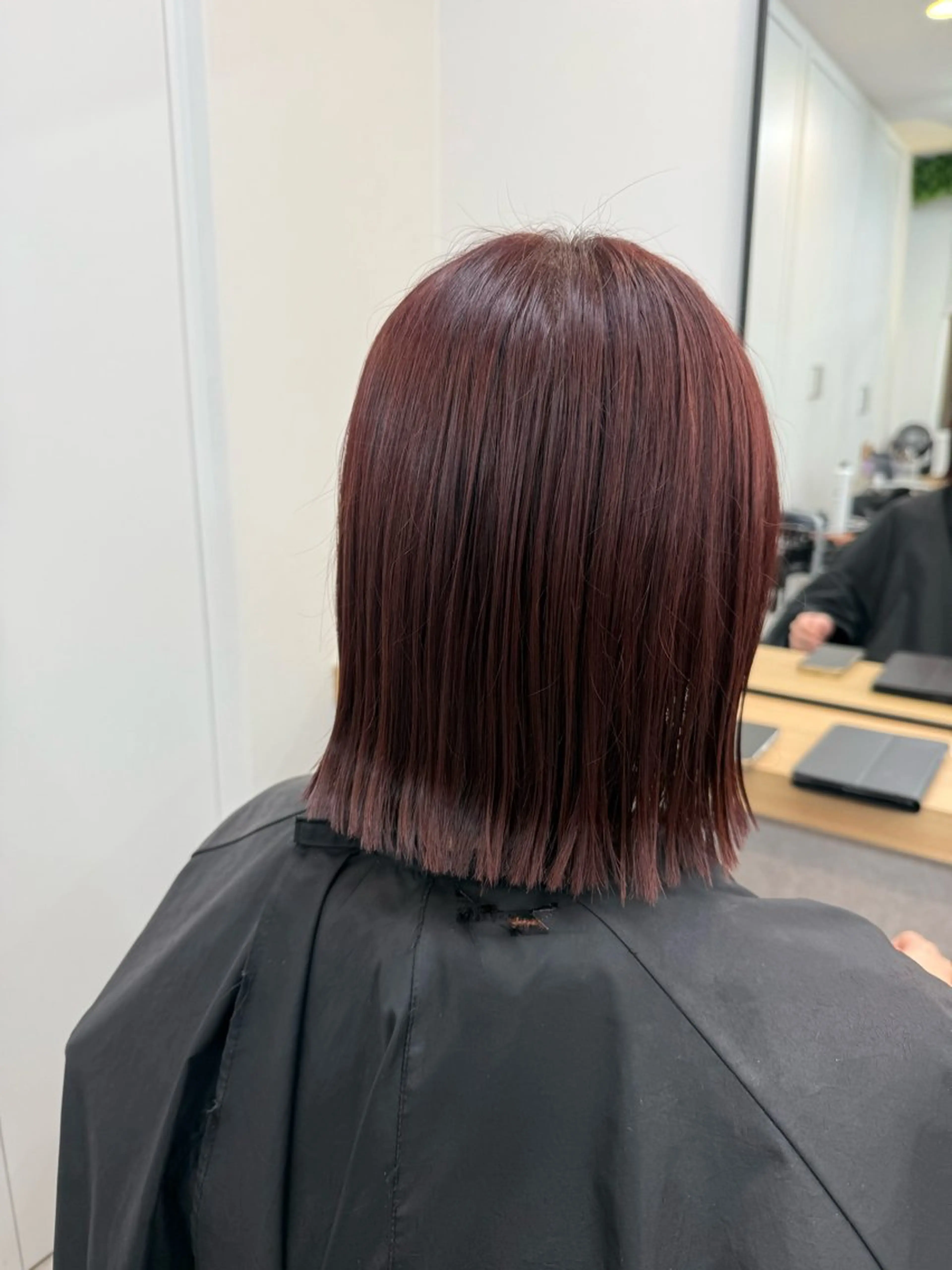 ミディアム カラー 切りっぱなしボブ ボルドーカラー ボブ グランジュ京橋店所属・石田 頌のヘアスタイル