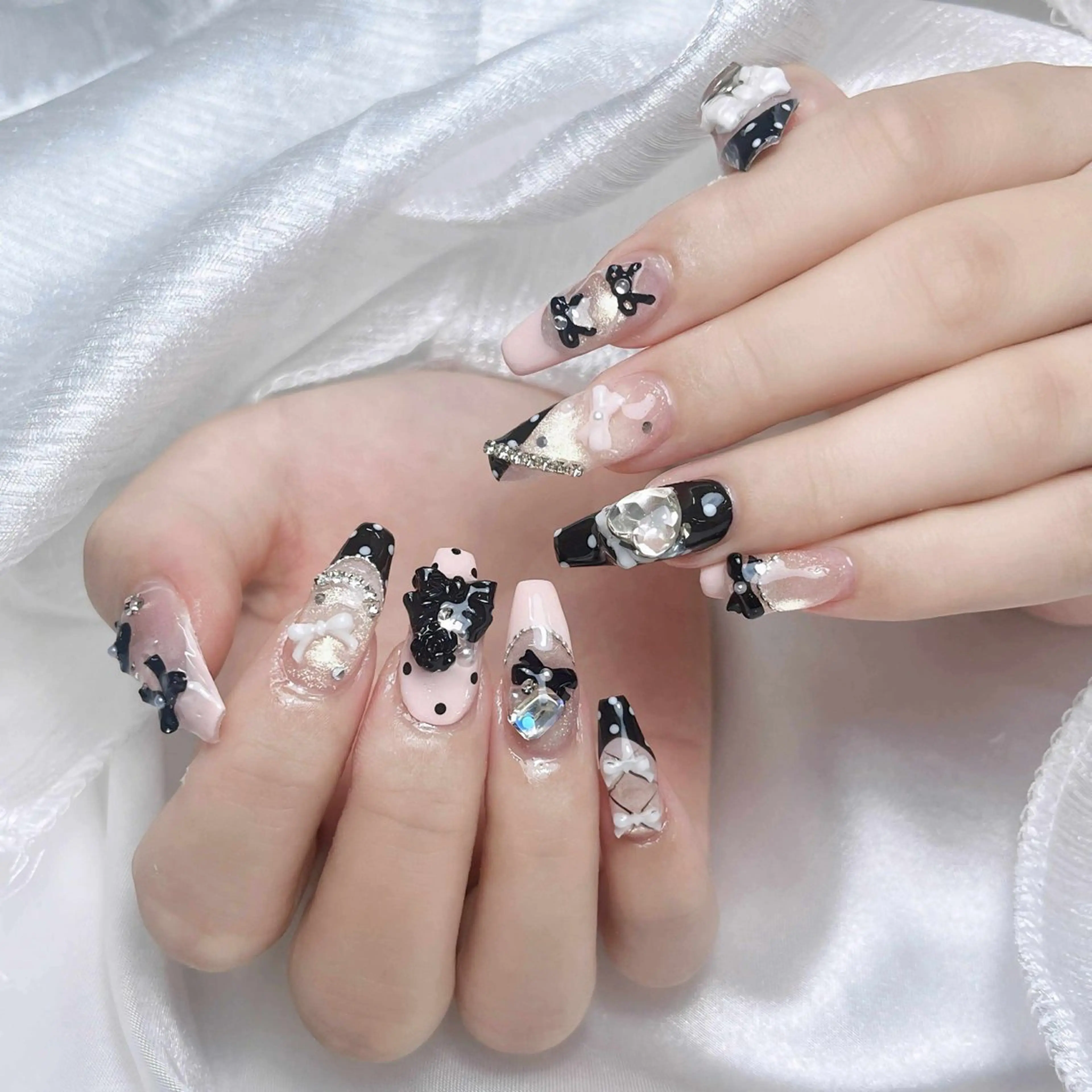 ネイル ハンドネイル ハンドケア Nova Nail Nambaのネイルデザイン