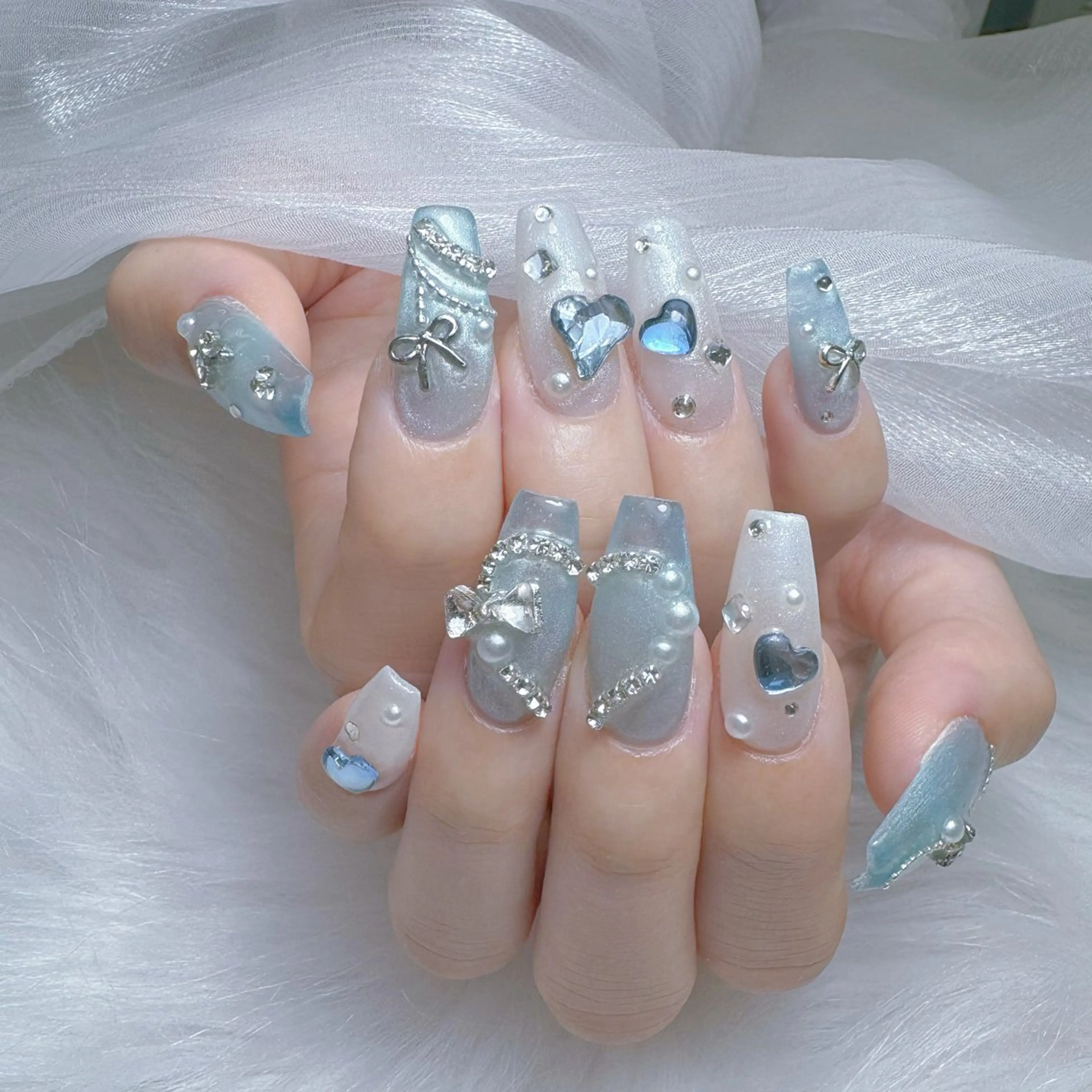 ネイル オーロラネイル フレンチネイル ハート 韓国ネイル レース ハンドネイル MELODY BEAUTY SALON所属・Melody  スカルプ専門店のネイルデザイン