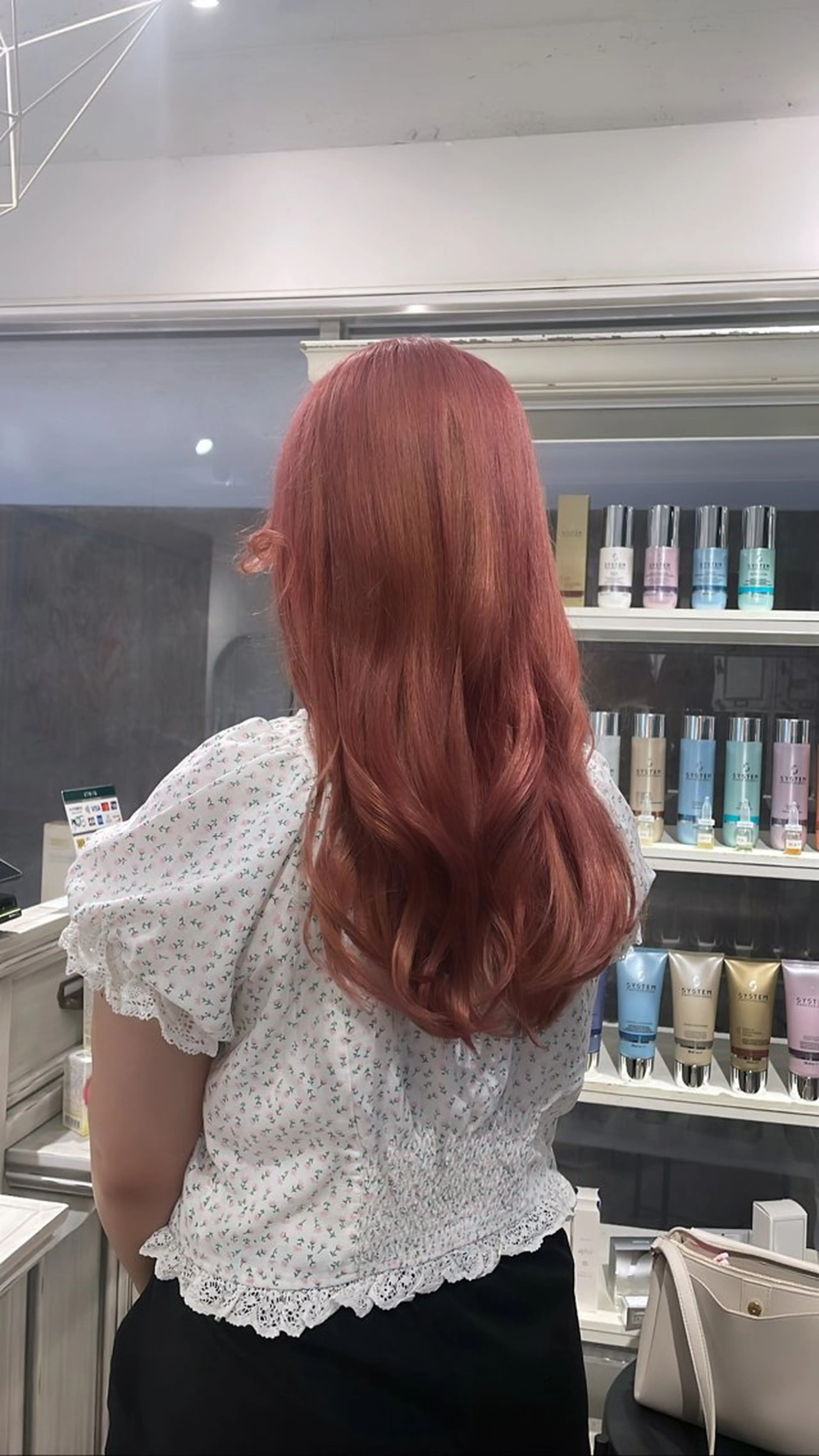 セミロング カラー ブリーチ ピンクカラー CreBiA🎀 ayaのマツエク・マツパデザイン
