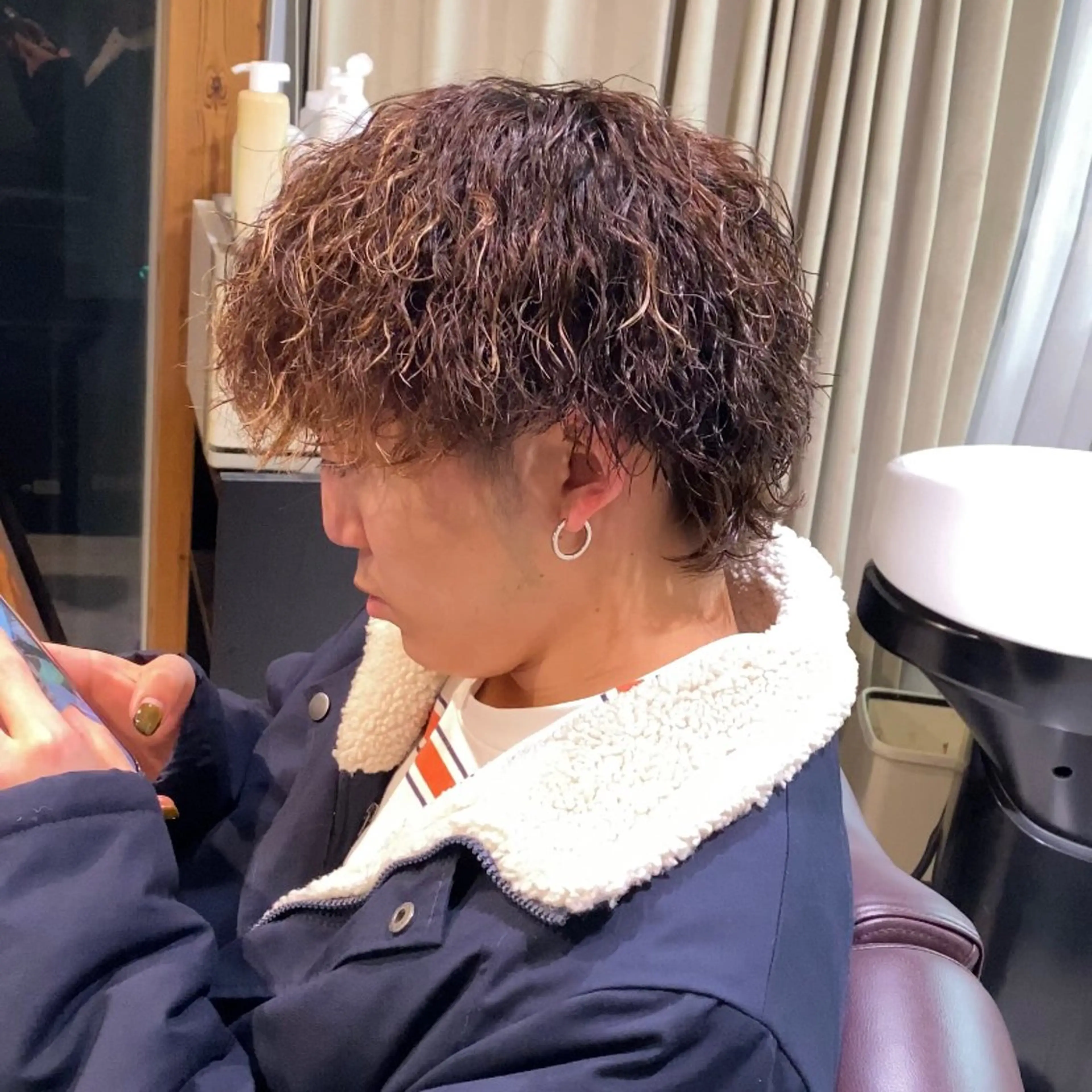 ミディアム パーマ メンズ ミディアムパーマ メンズパーマ ツイストスパイラルパーマ スパイラルパーマ ナツハラ サトシのヘアスタイル