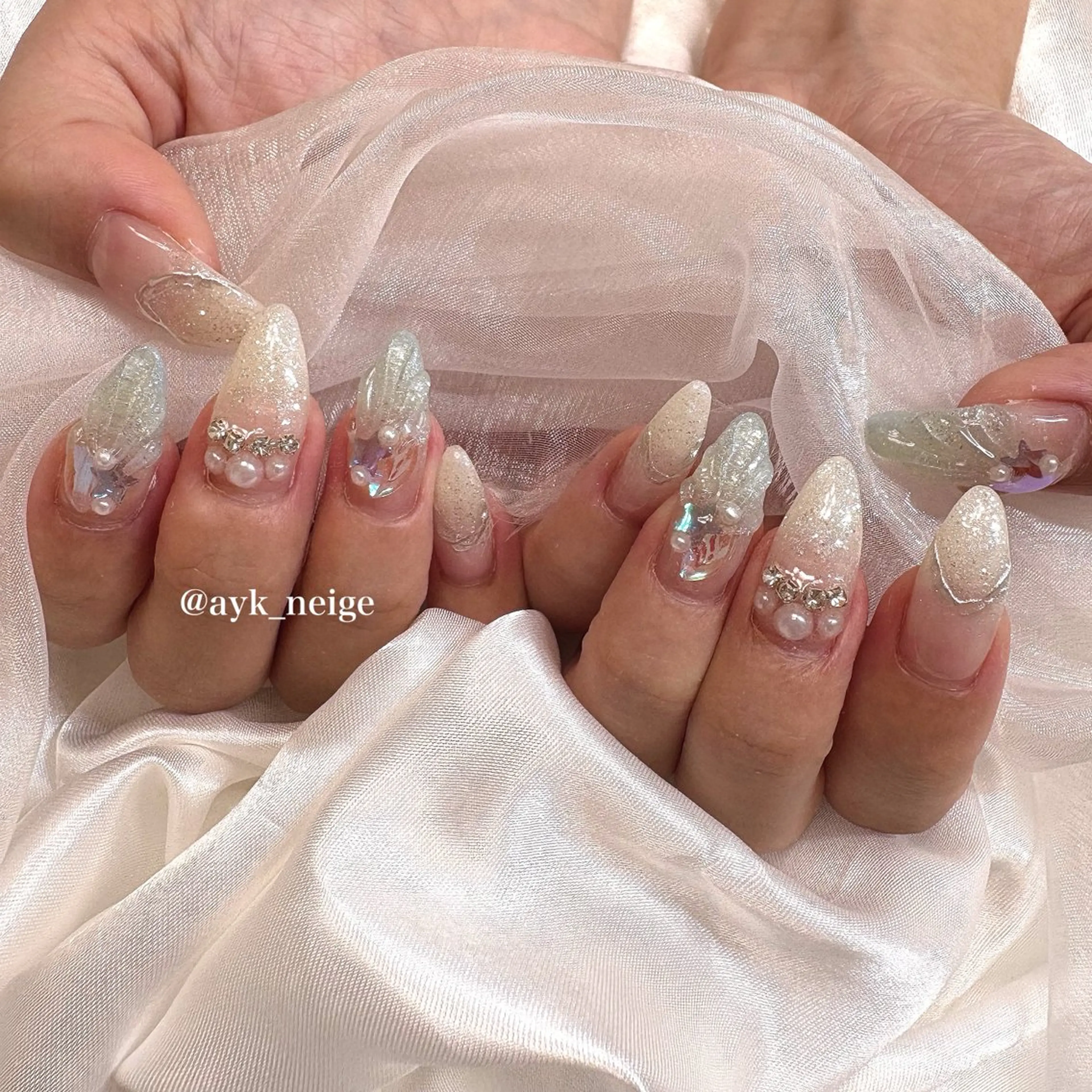 ネイル フットネイル キラキラネイル 韓国ネイル リボン シンプルネイル n'eige nail所属・大谷 綾香のネイルデザイン