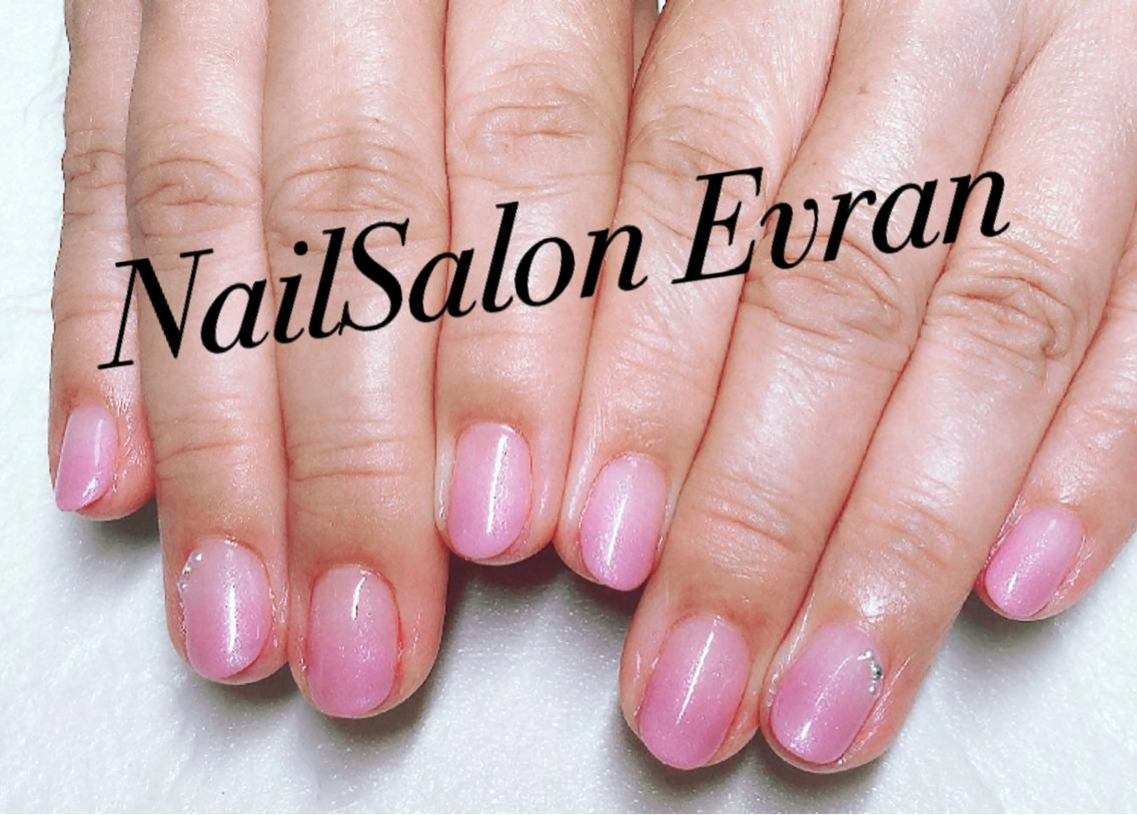 ネイル グラデーション ストーンネイル ハンドネイル Nail salon Evranのネイルデザイン