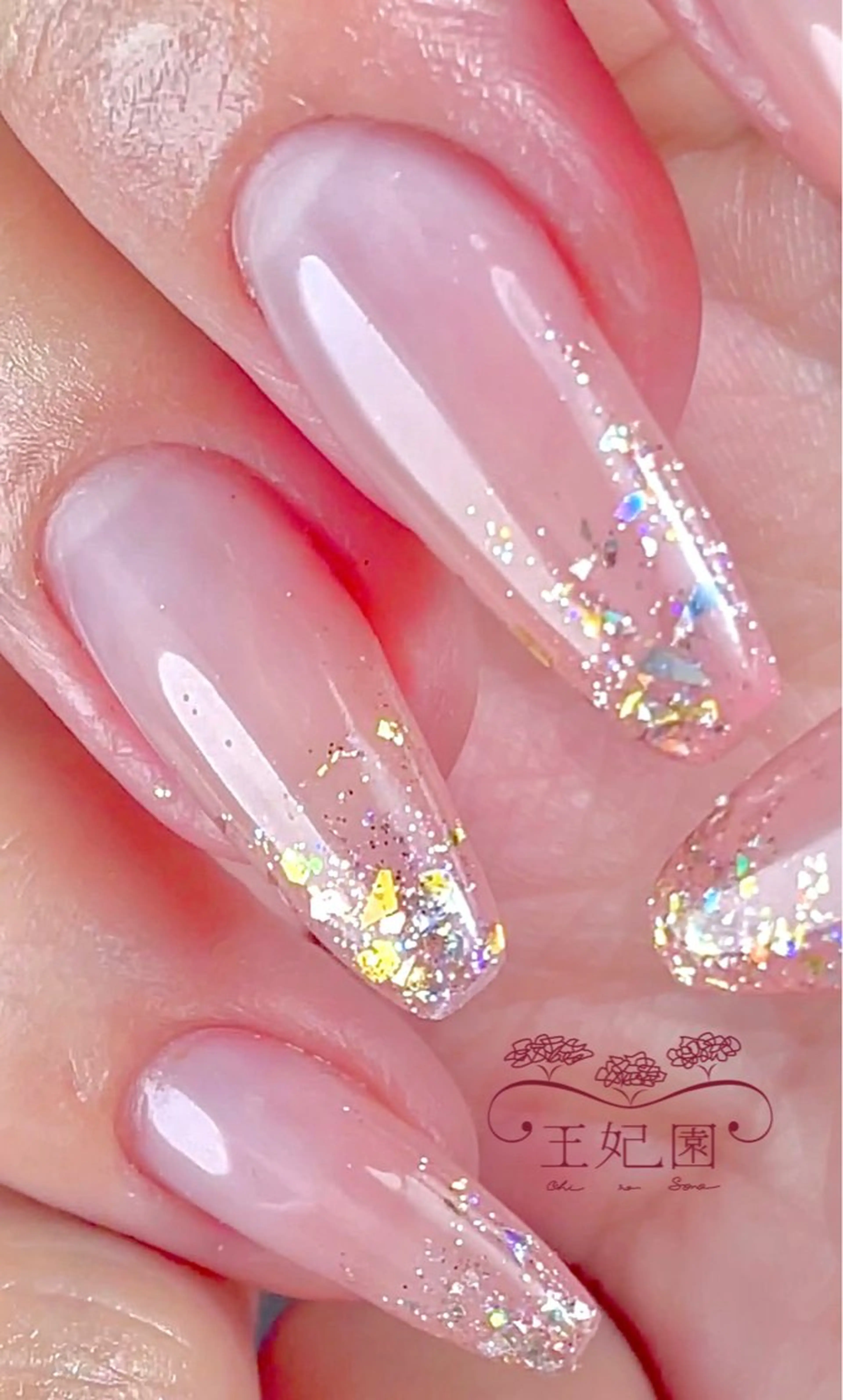 ネイル グラデーション ラメ(グリッター) ラメグラデーション ワンホンネイル nail salon王妃の園所属・王妃の園 ohinosonoのネイルデザイン