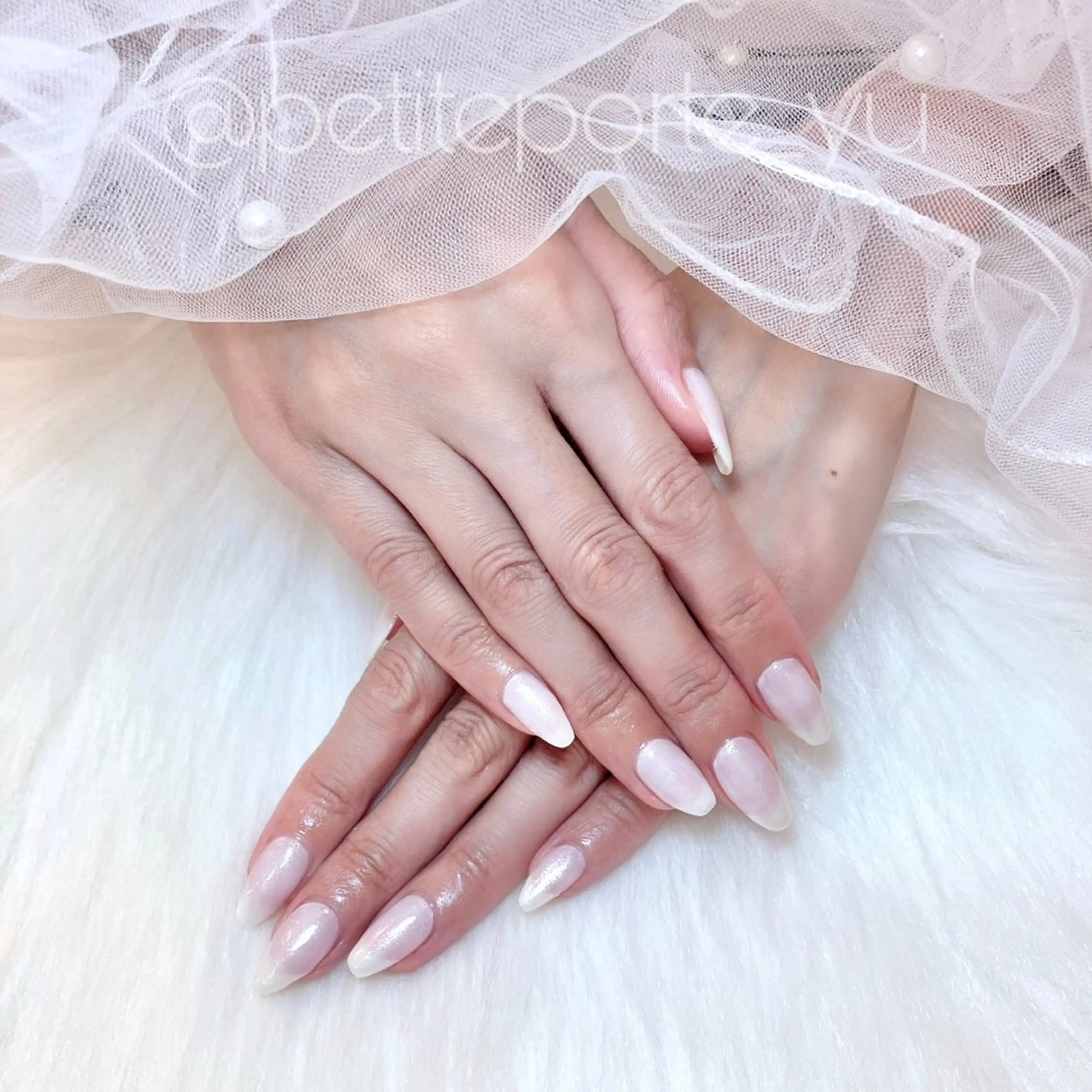 ネイル ラメ(グリッター) ホワイト ハンドネイル nailsalon petite porte所属・petite porteのネイルデザイン
