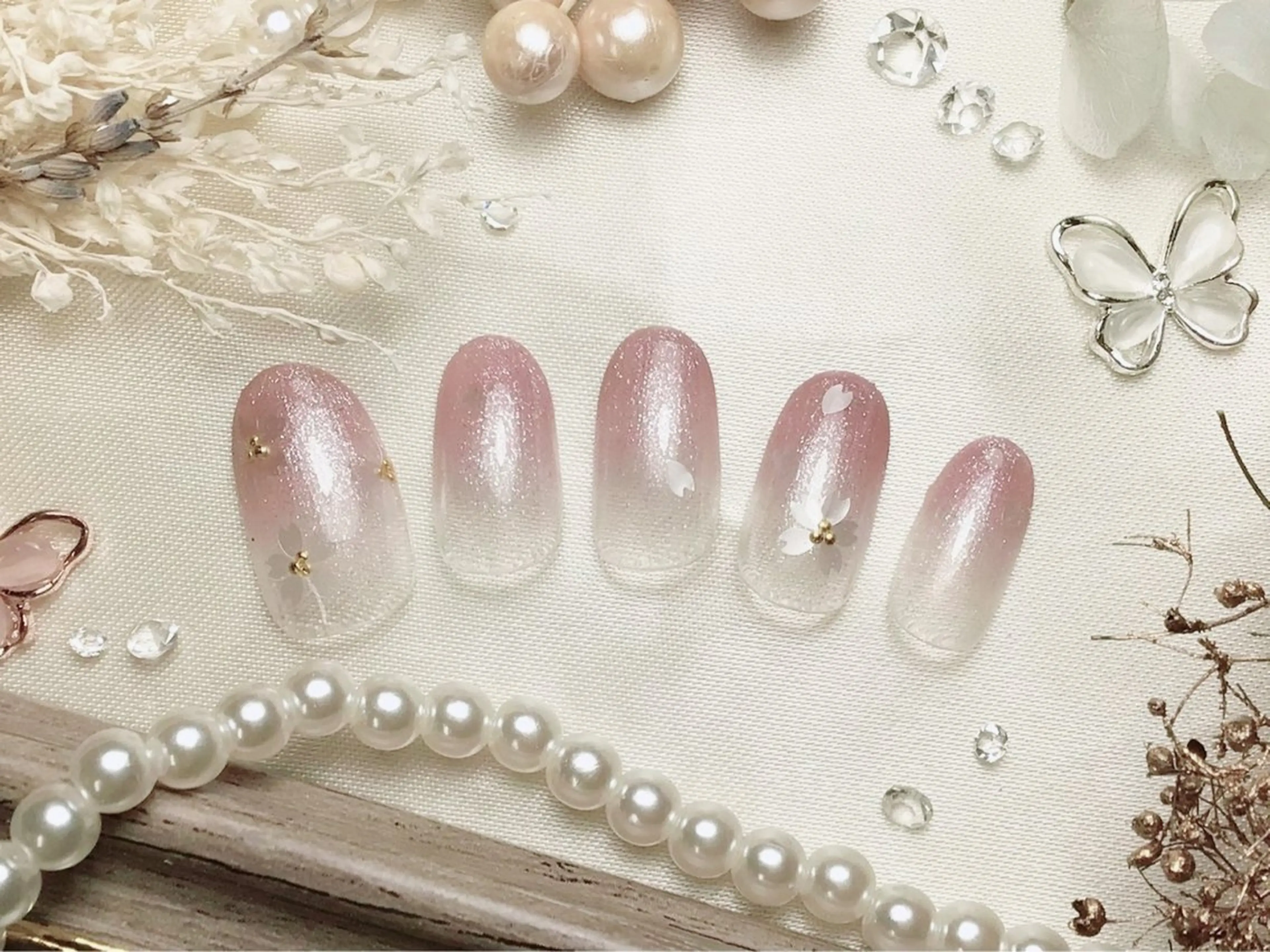 ミディアム ハンドネイル ネイルPetit Ribbonのネイルデザイン