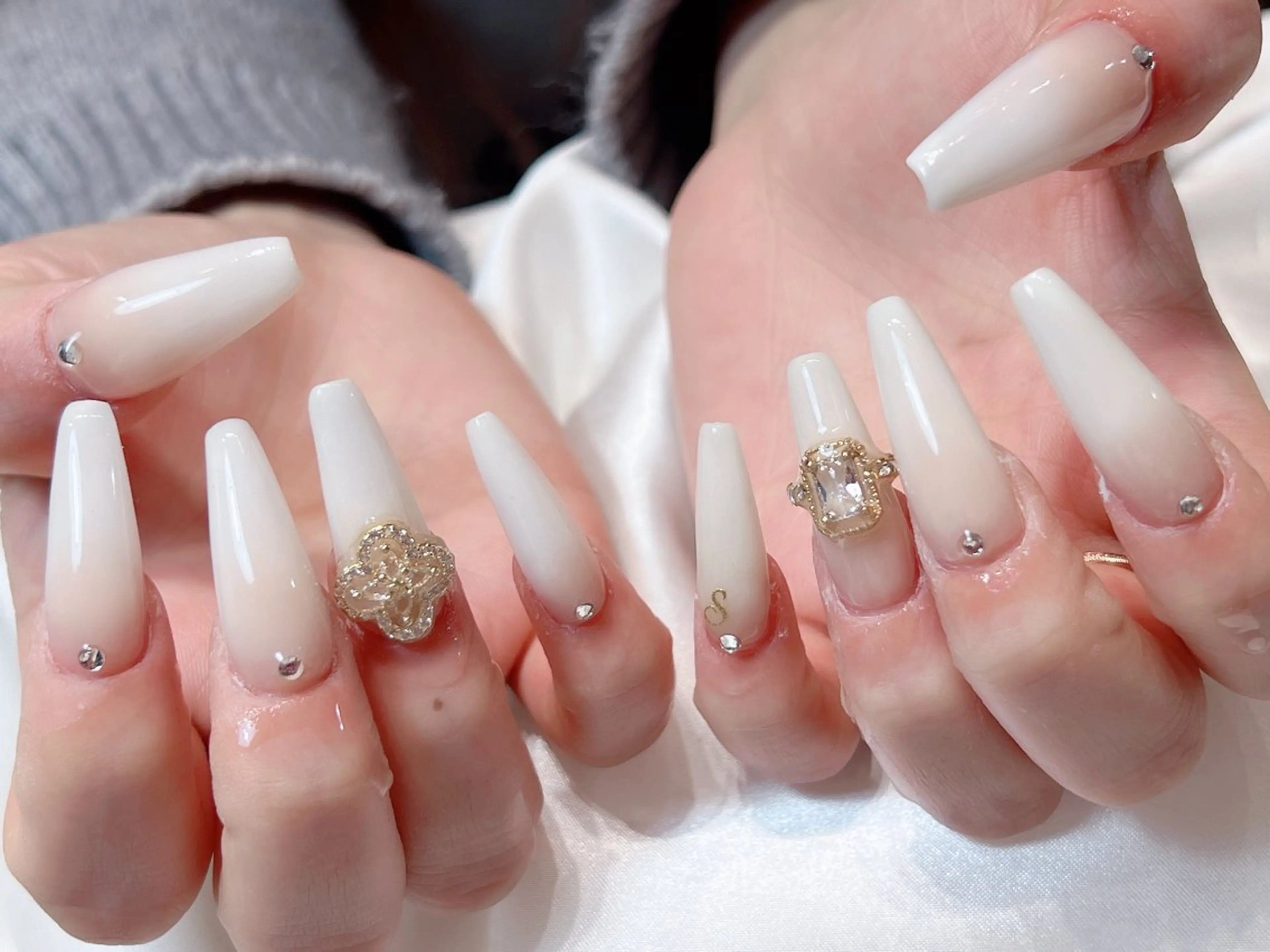 ハンドネイル salon de Tiara 蓮のネイルデザイン