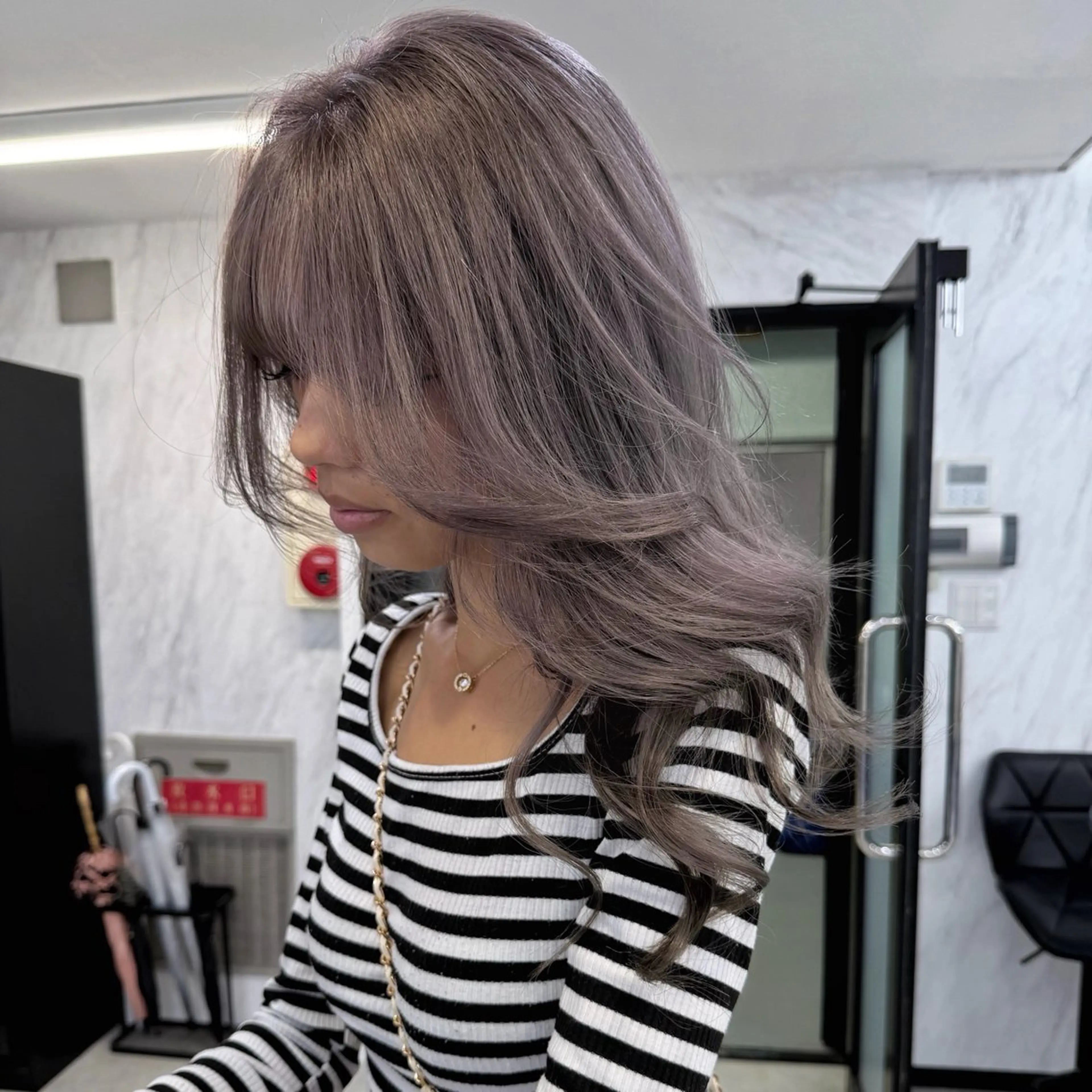 ロング カラー シールエクステ ハイトーンカラー エクステ ヘアカラー シールエクステ特化 ハイトーン、NANAのヘアスタイル