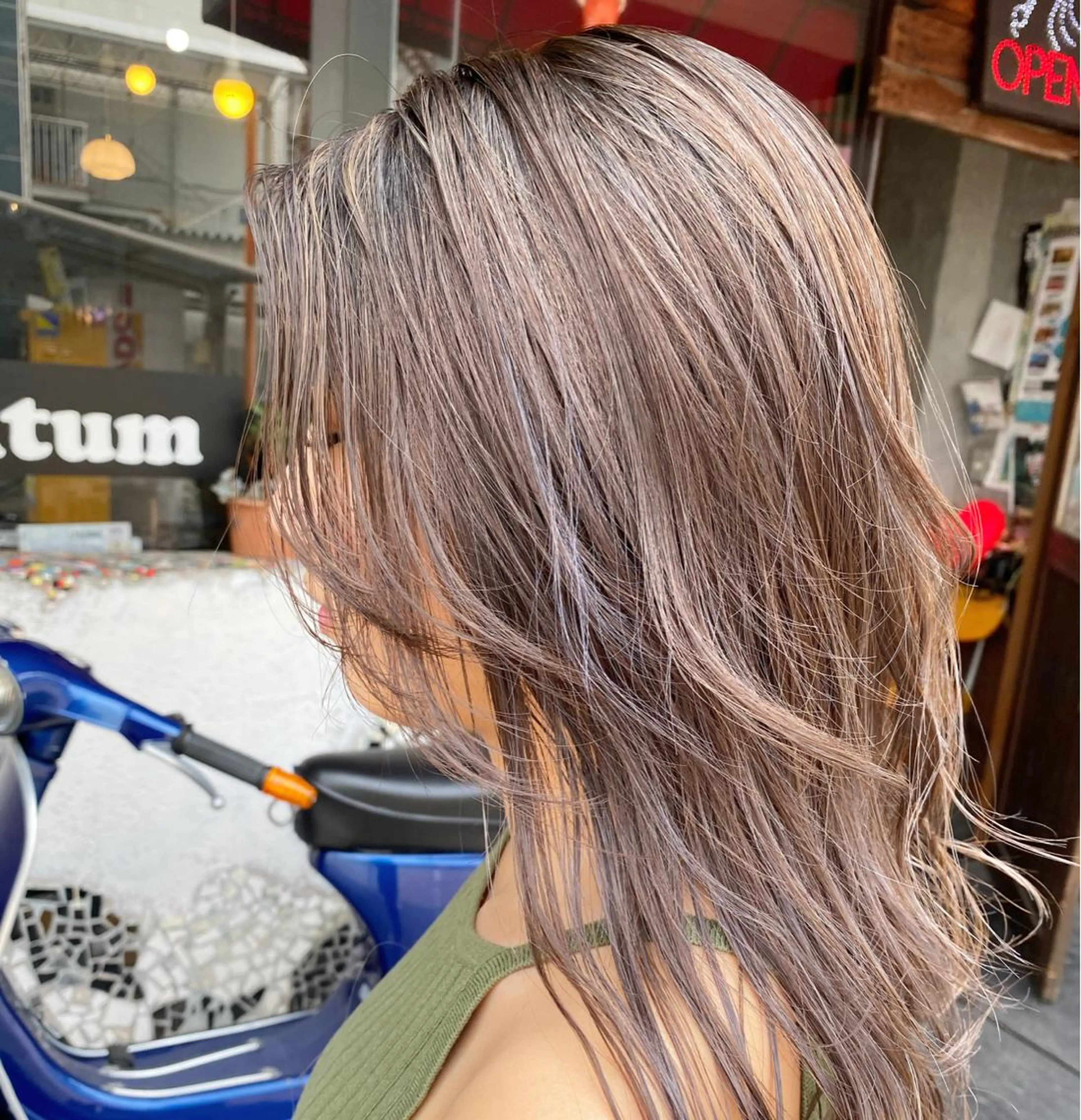 ロング カラー ベージュカラー ハイライトカラー ハイライト ヘアカラー トリートメント 玉木 育実のヘアスタイル