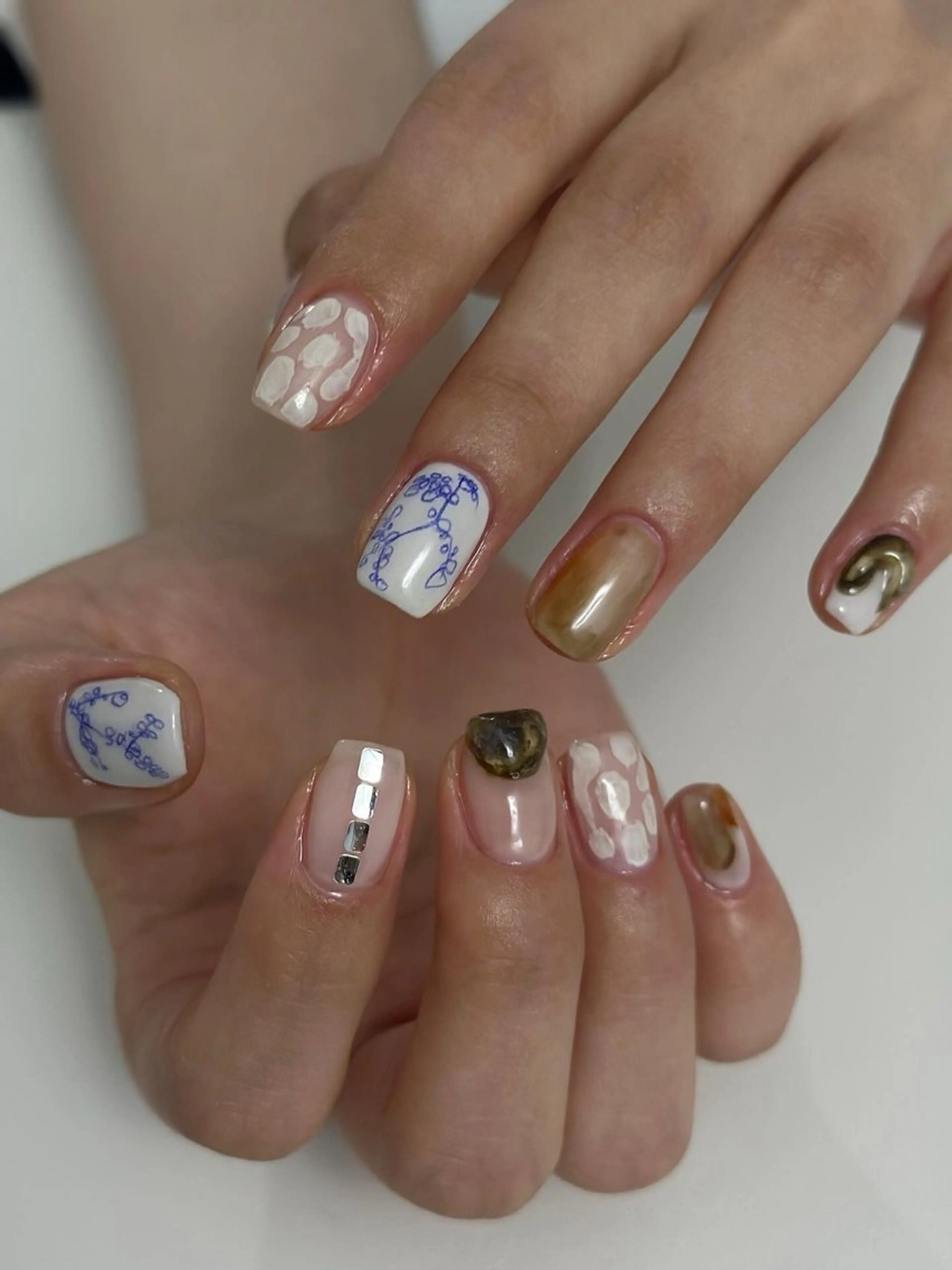 ネイル マグネットネイル ニュアンスネイル オフィスネイル シンプルネイル 夏ネイル ハンドネイル ryo.所属・yamaguchi ryoのネイルデザイン