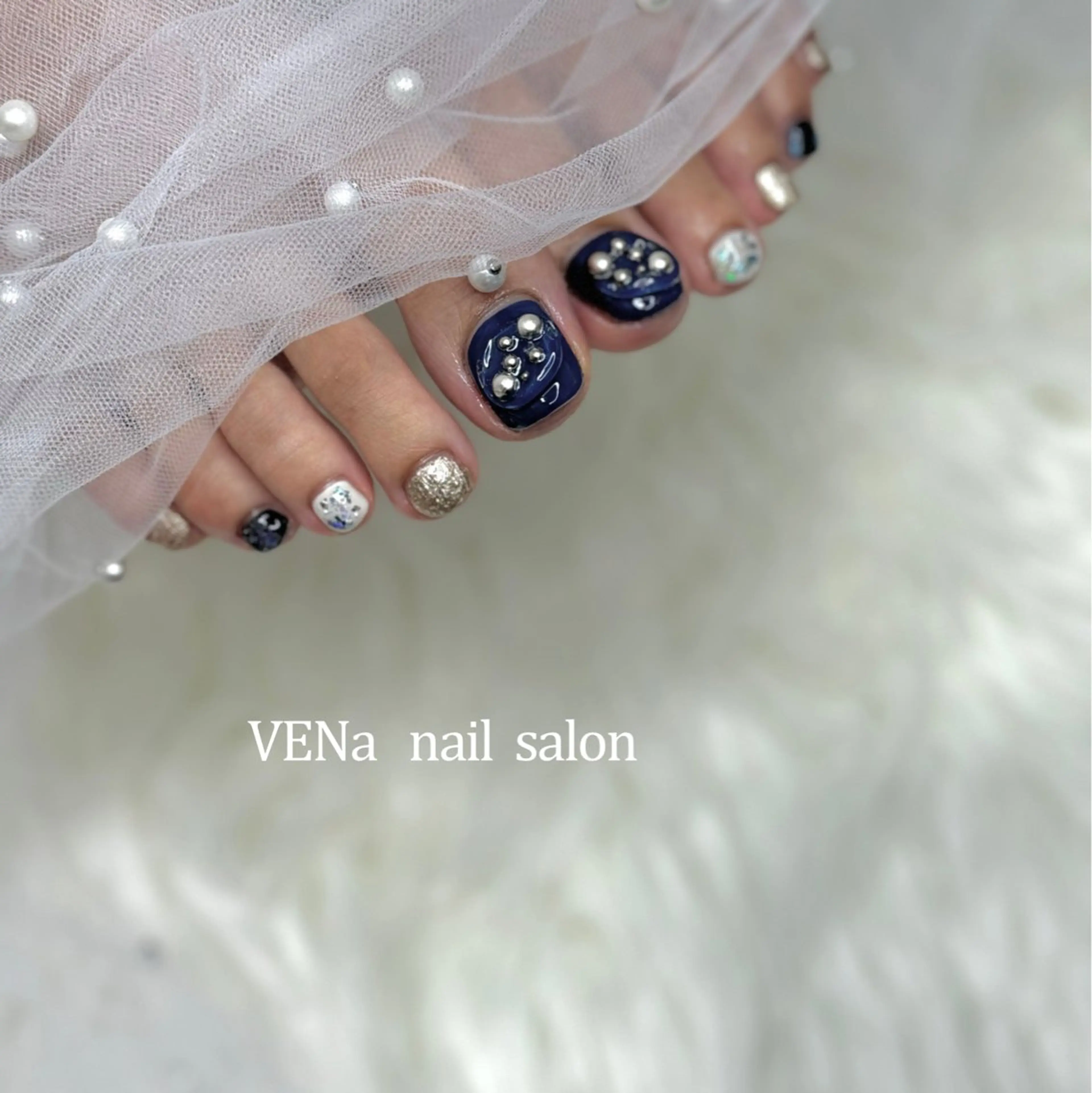 ネイル オーロラネイル フラッシュネイル フットネイル フレンチネイル 氷ネイル・うるうるネイル フットネイル VENa eye＆ nail salonのネイルデザイン