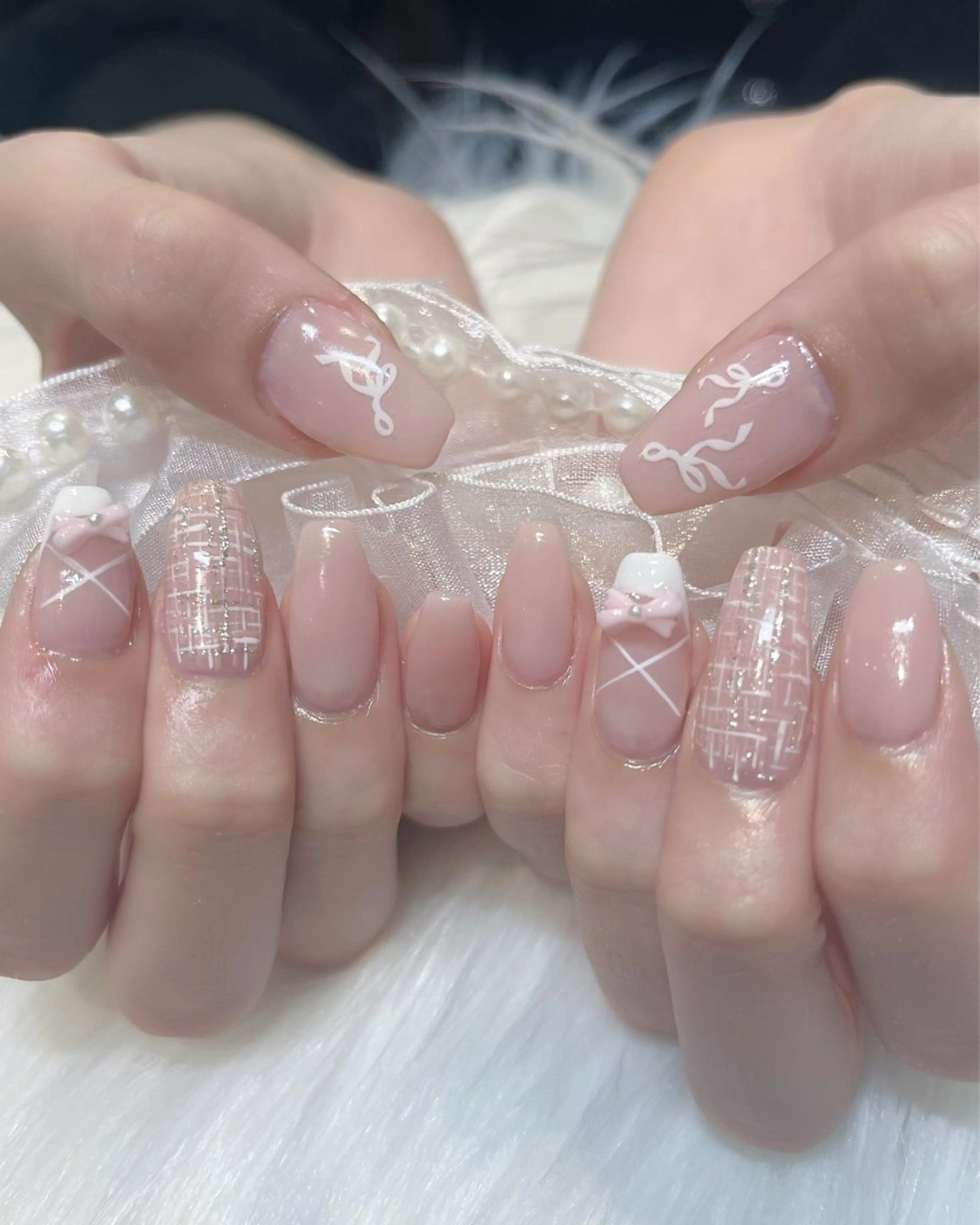 ネイル アートネイル ガーリー 韓国ネイル 持ち込み ワンホンネイル ハンドネイル KOKONA 🎀のネイルデザイン