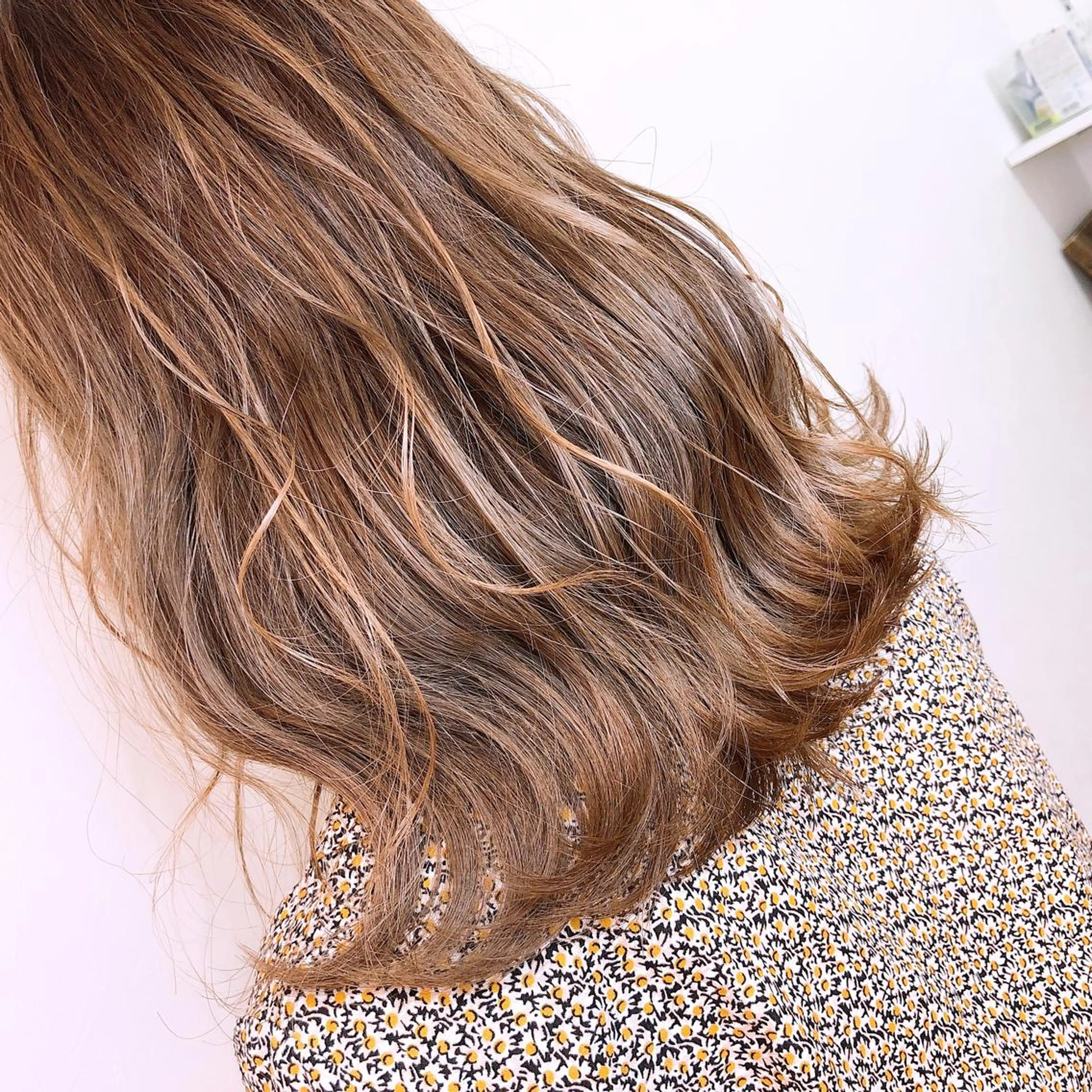 カラー アッシュ Che'ri所属・"抜け感レイヤー” 似合わせTakakiのヘアスタイル