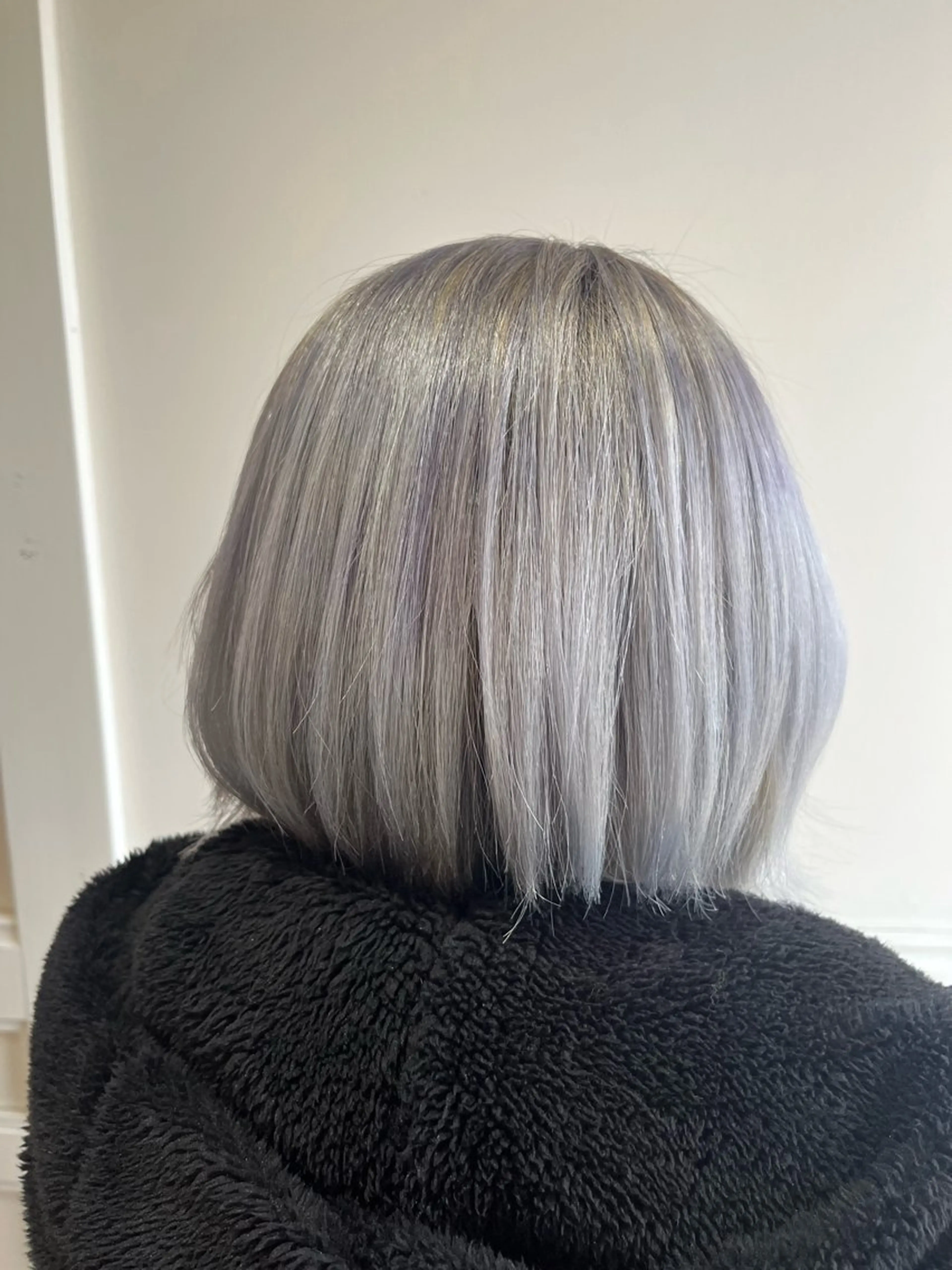 ショート カラー ブリーチ シルバー ホワイトシルバー qulim hair所属・赤座 早紀【qulim】のヘアスタイル