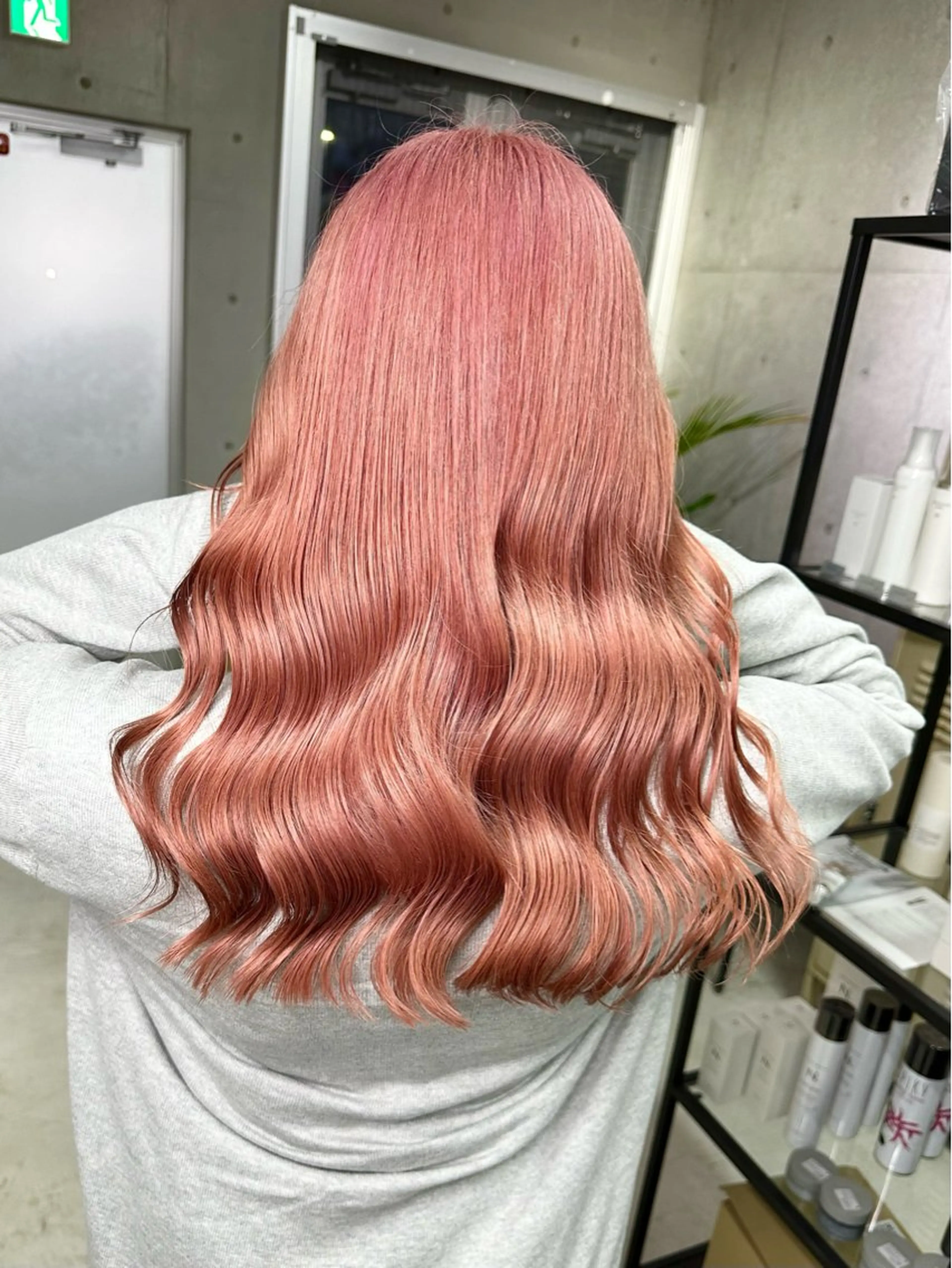 ロング カラー ベージュカラー ブリーチ ピンクカラー ピンクベージュ ヘアカラー トリートメント 名古屋のピンク好き かずくん🦩のヘアスタイル