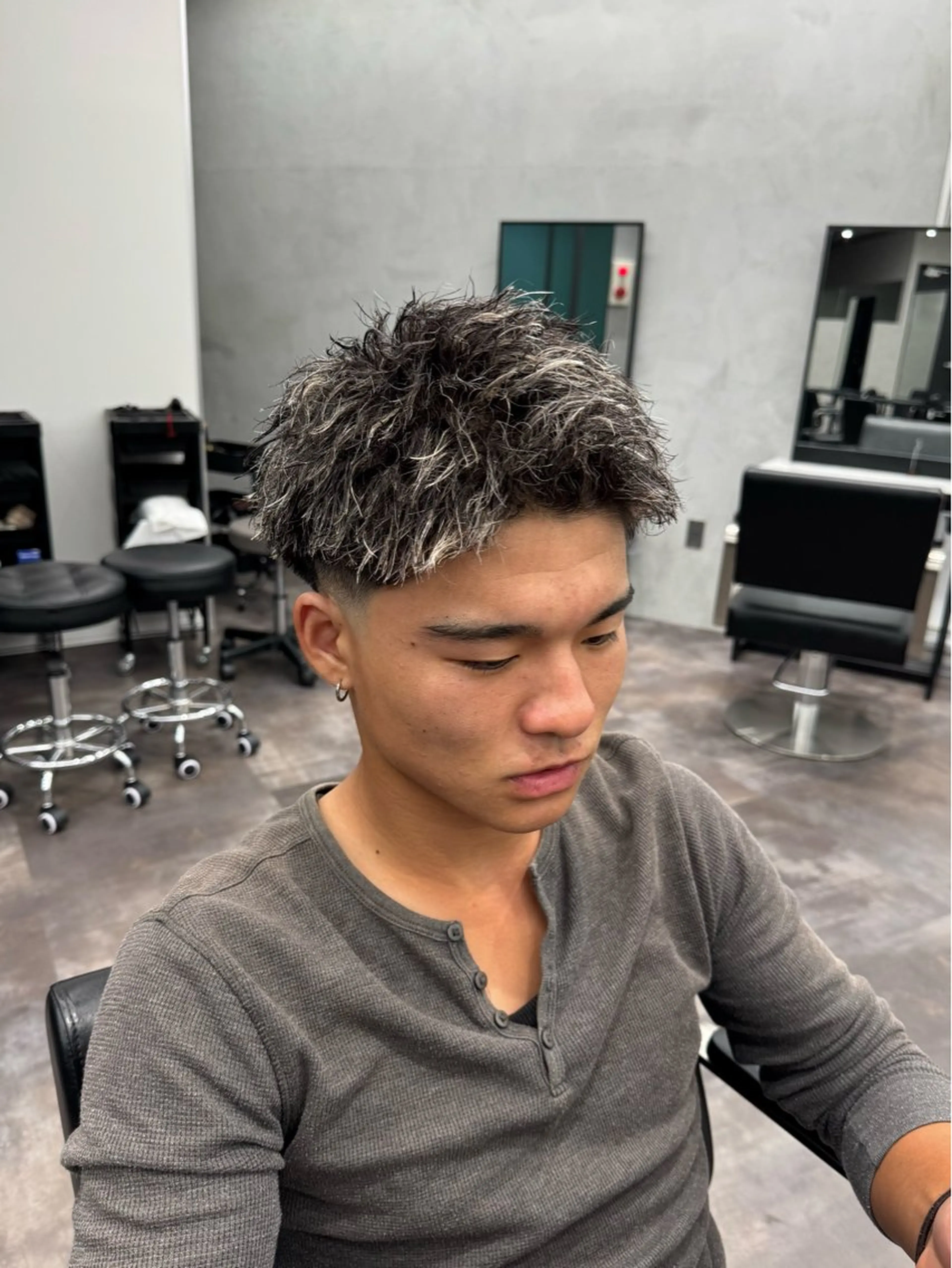 【カット+ツイストパーマ】毛先のチリっとした質感、緩めのうねった質感と調節可能ですの写真