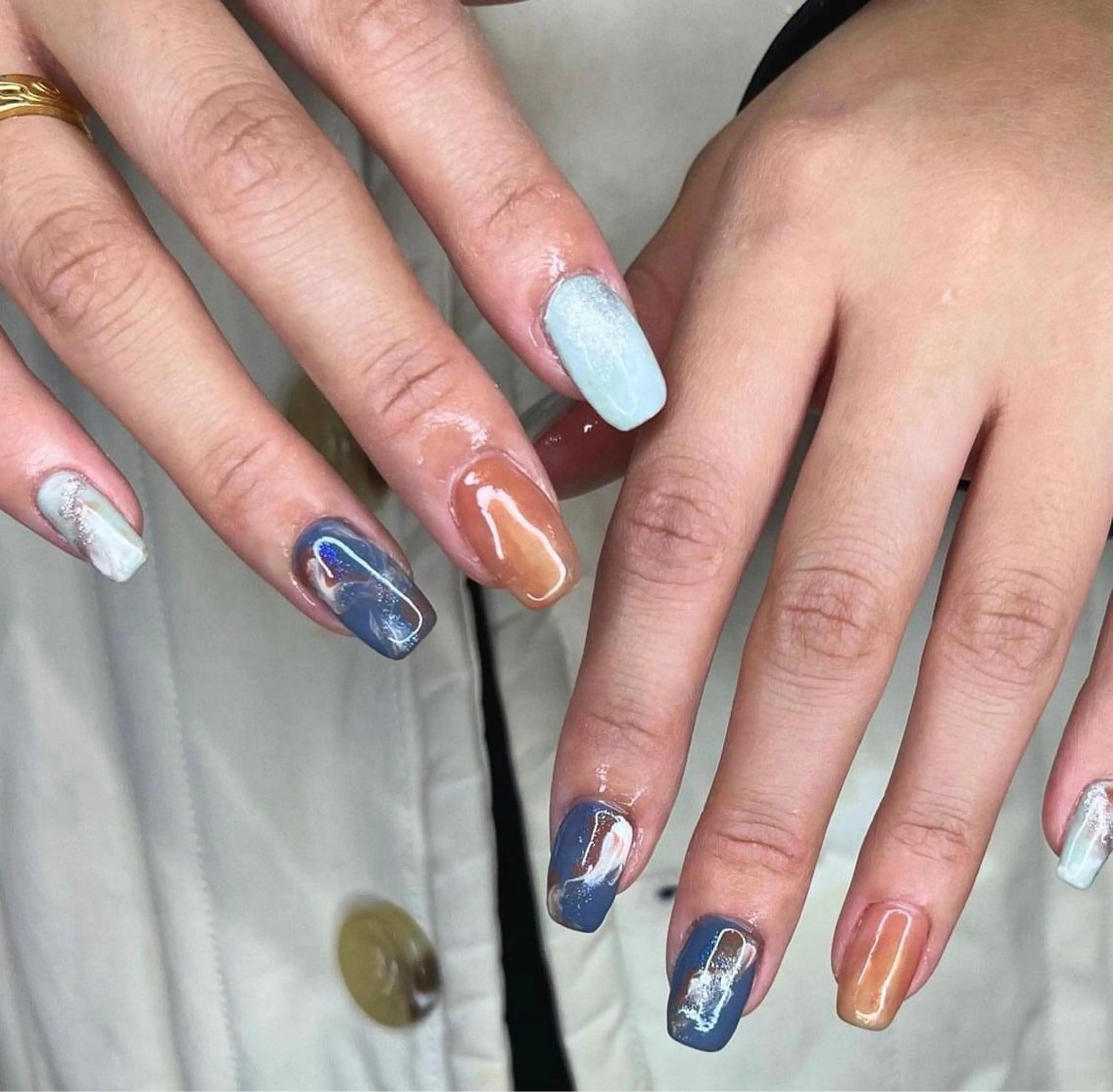 ネイル グリーン キラキラネイル 韓国ネイル ミラーネイル ニュアンスネイル ハンドネイル Salon Kのネイルデザイン