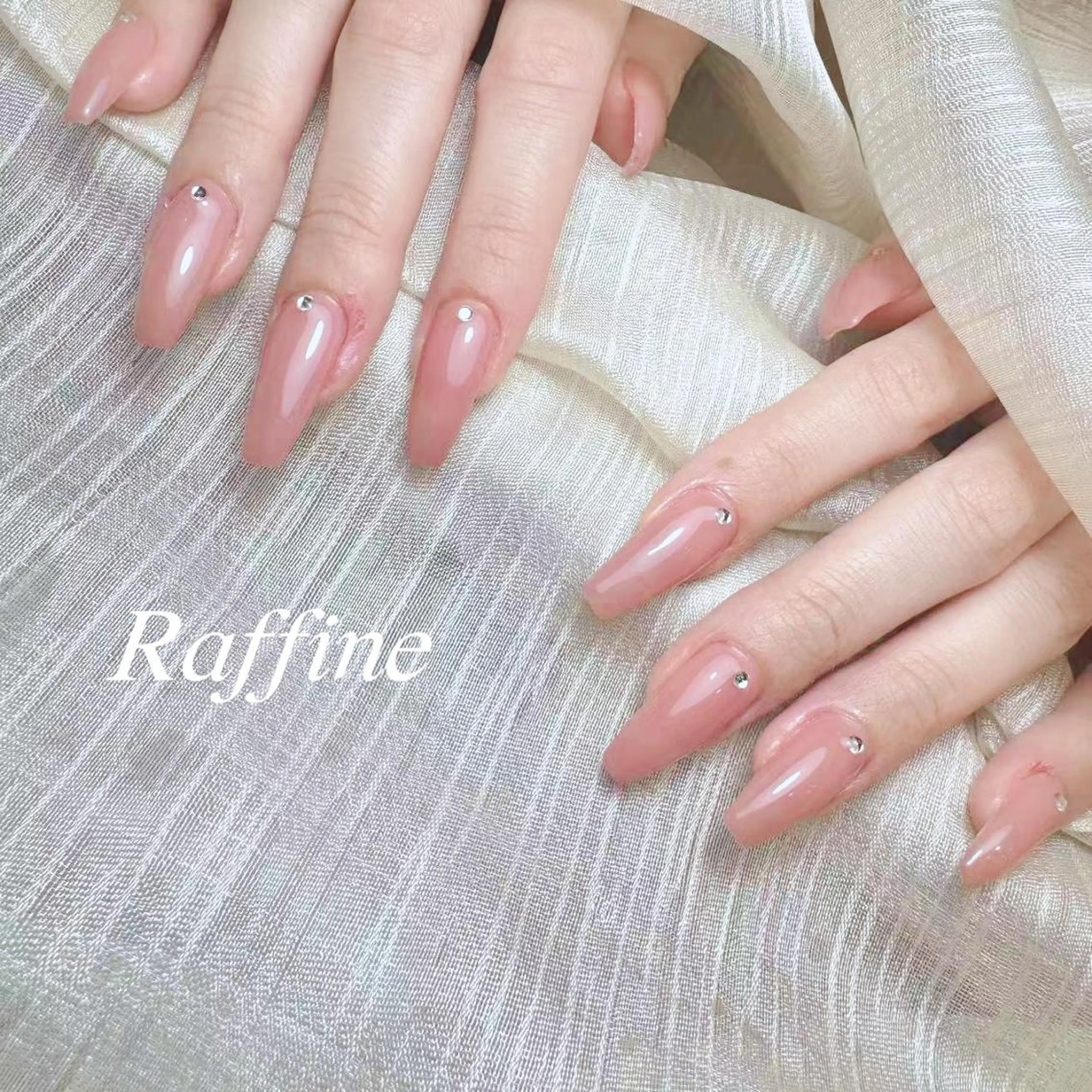 ネイル ハンドネイル RAFFINE 月🦋🩵のネイルデザイン