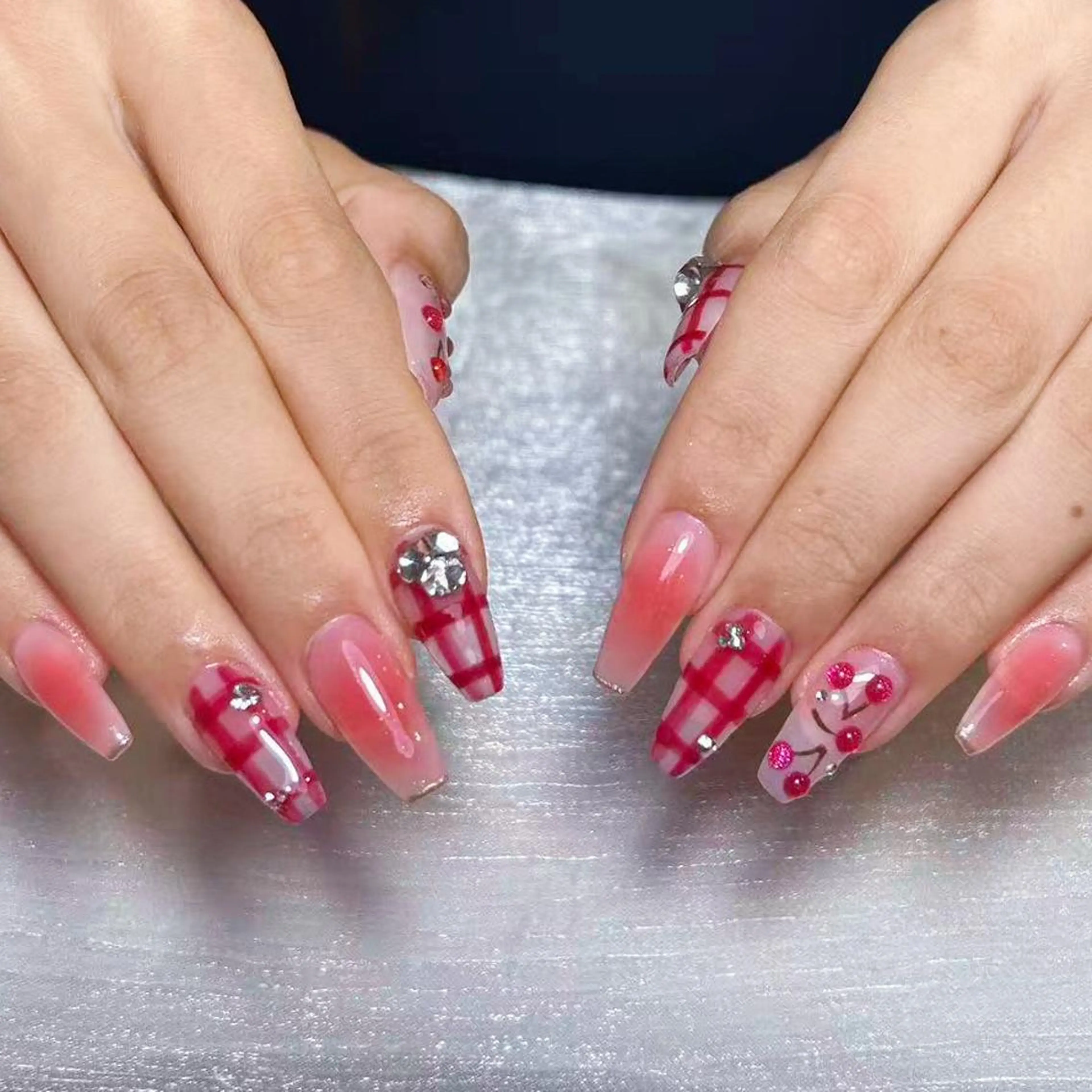 ネイル アートネイル オーロラネイル ガーリー キラキラネイル 韓国ネイル ハンドネイル DIAMOND 💅のネイルデザイン