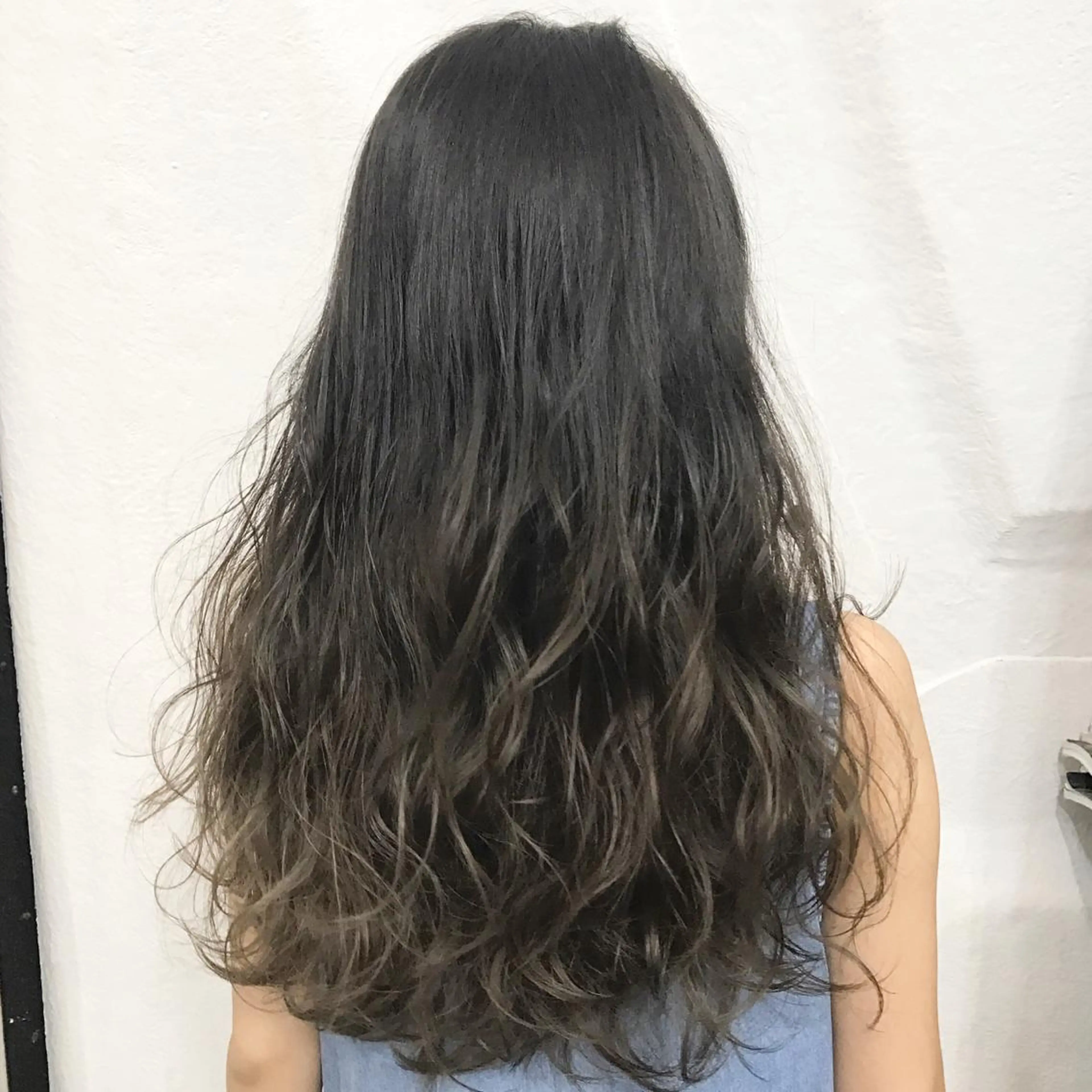 ロング カラー アッシュ ベージュカラー ブリーチ グラデーションカラー サロウィン所属・K-POP好き美容師 🇰🇷Kai.Yのヘアスタイル