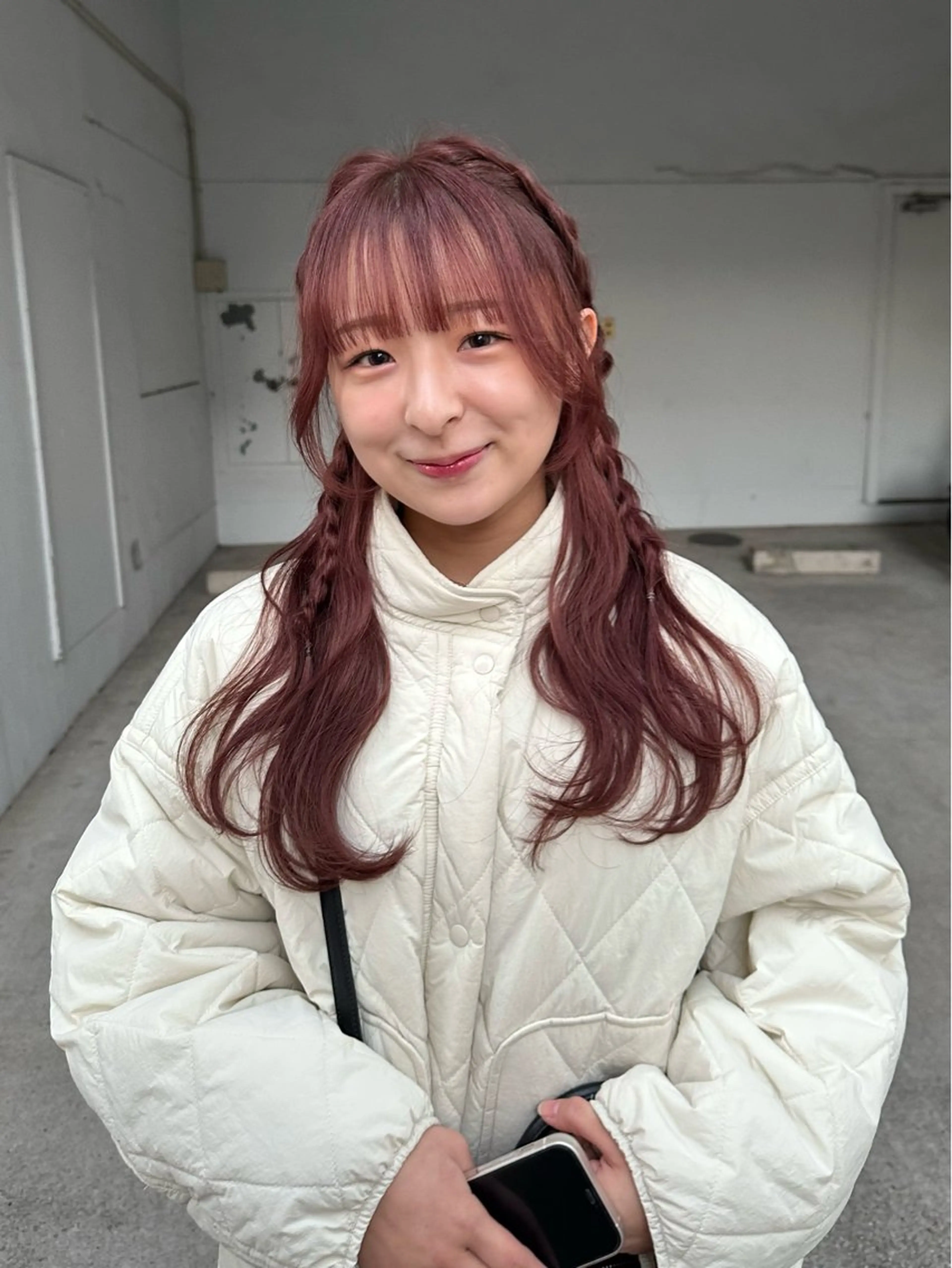 ロング カラー ベージュカラー ブリーチ カシス ピンクカラー ピンクベージュ カット ヘアカラー トリートメント minim / miku 暖色カラーのヘアスタイル