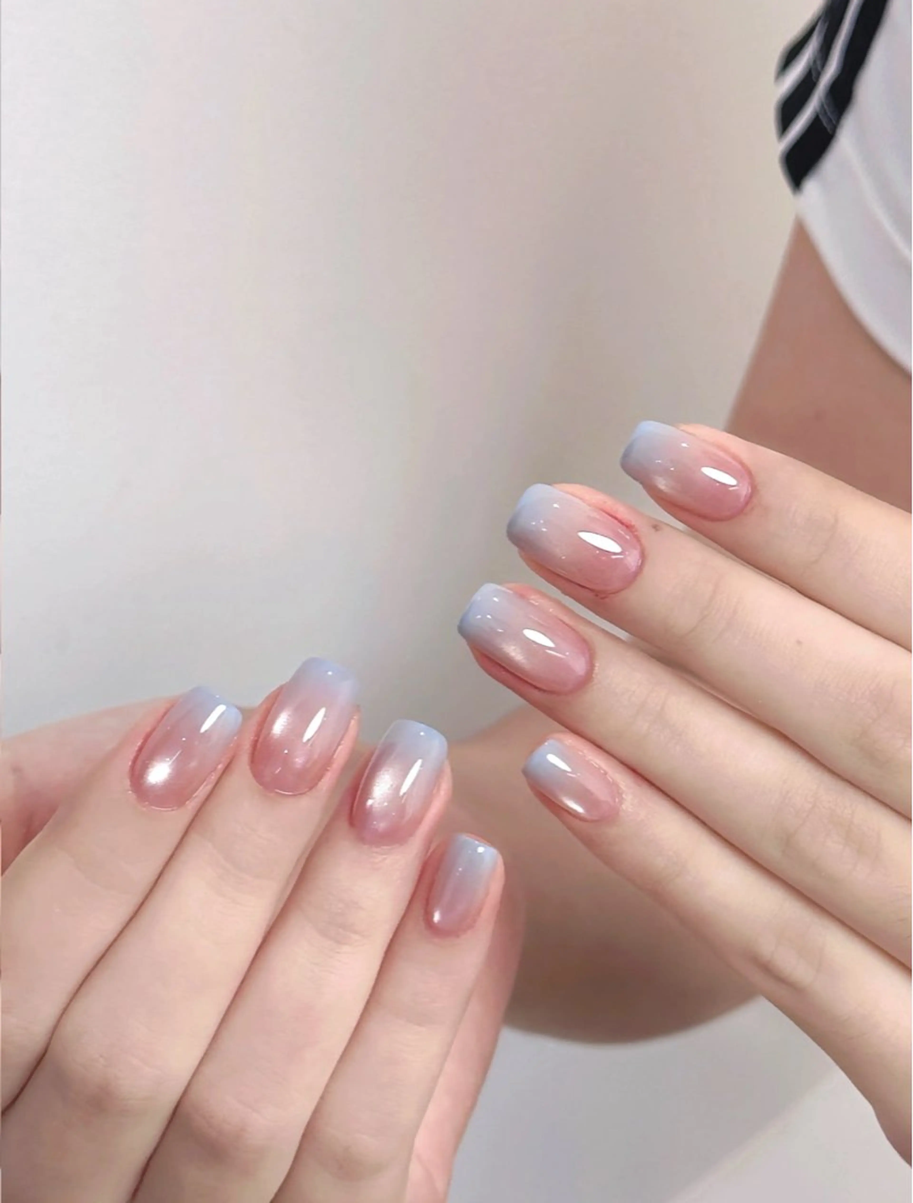 ネイル オーロラネイル 長さ出し フットネイル 韓国ネイル ラメ(グリッター) ハンドネイル 👍thumbs up nail👍のネイルデザイン