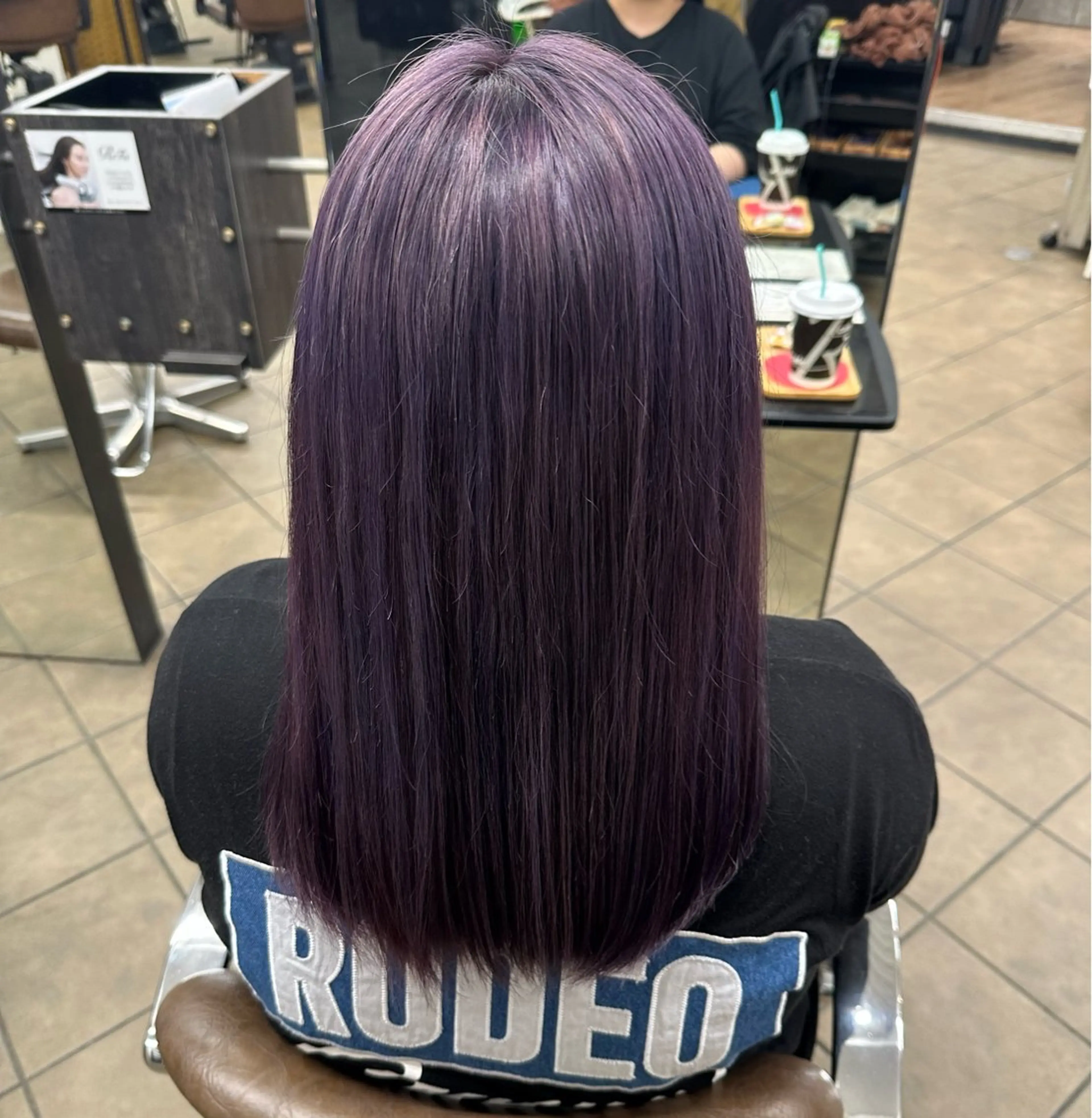 セミロング カラー ブリーチ ラベンダーカラー ヘアカラー 岡山 紗里奈のヘアスタイル