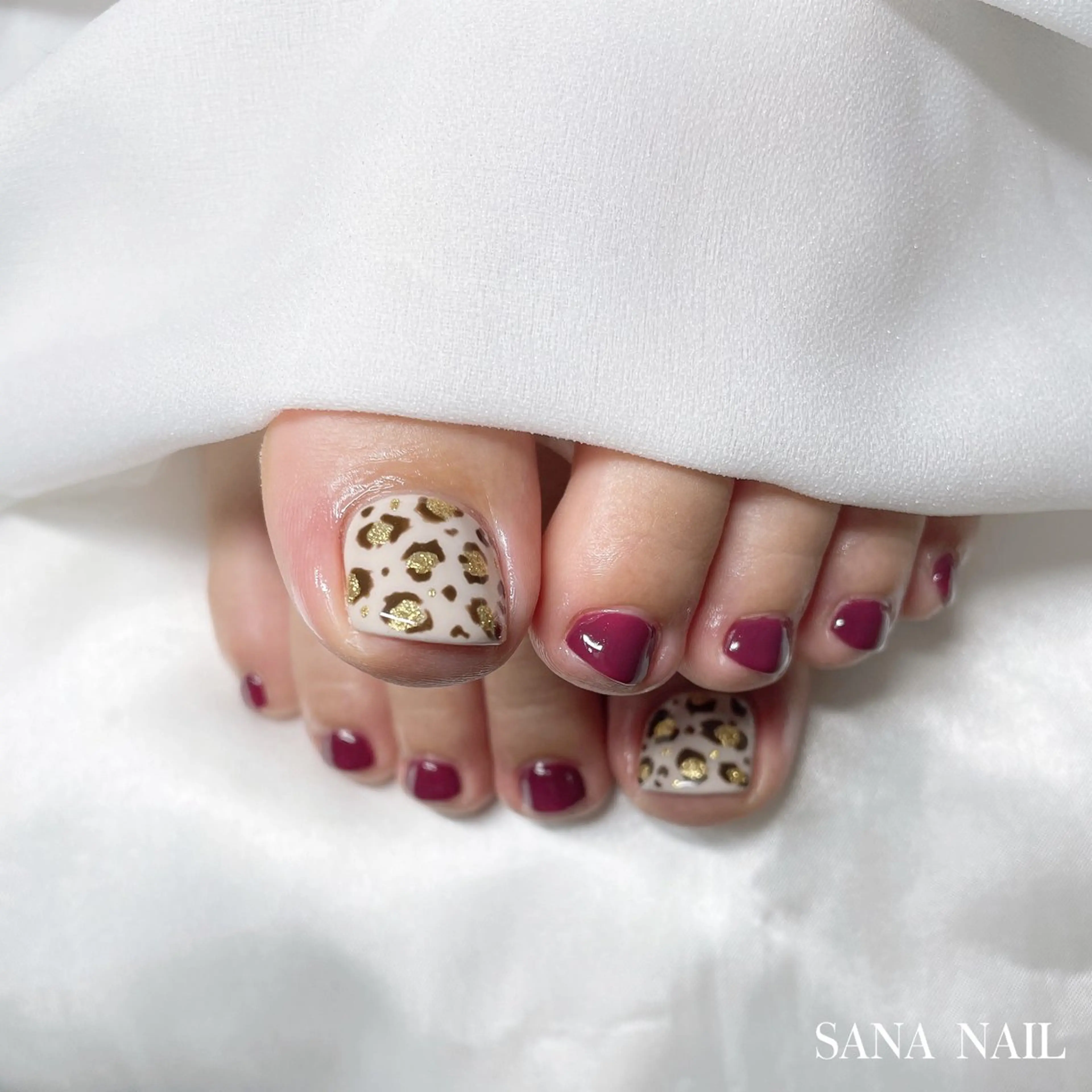 ネイル アニマル柄 ボルドー フットネイル nailsalon SANANAILのネイルデザイン