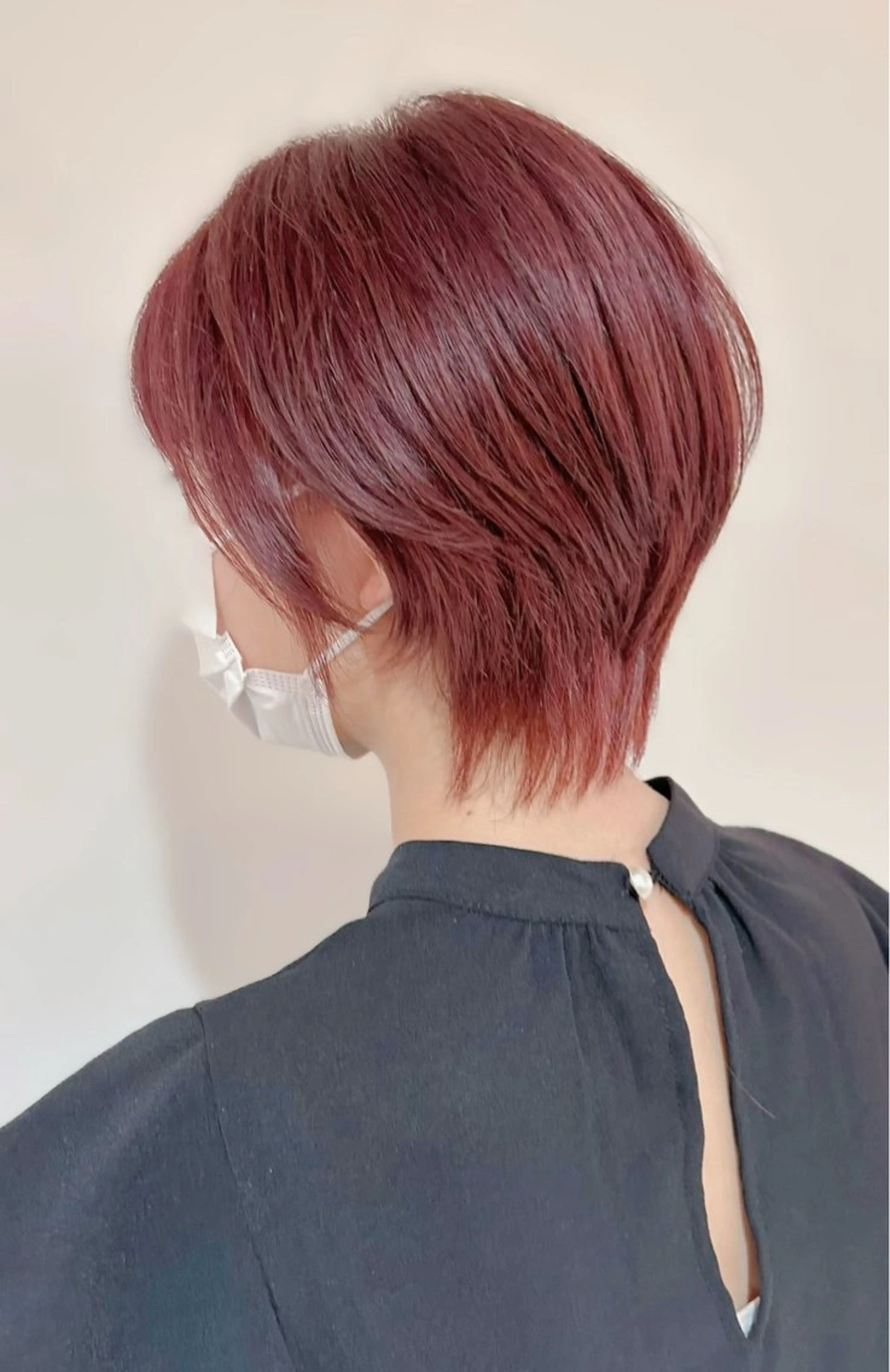 ショート カラー レッドカラー くびれヘア レイヤーカット ショートヘア ウルフカット カット ヘアカラー トリートメント Halo 長居店 "ROKI"のヘアスタイル