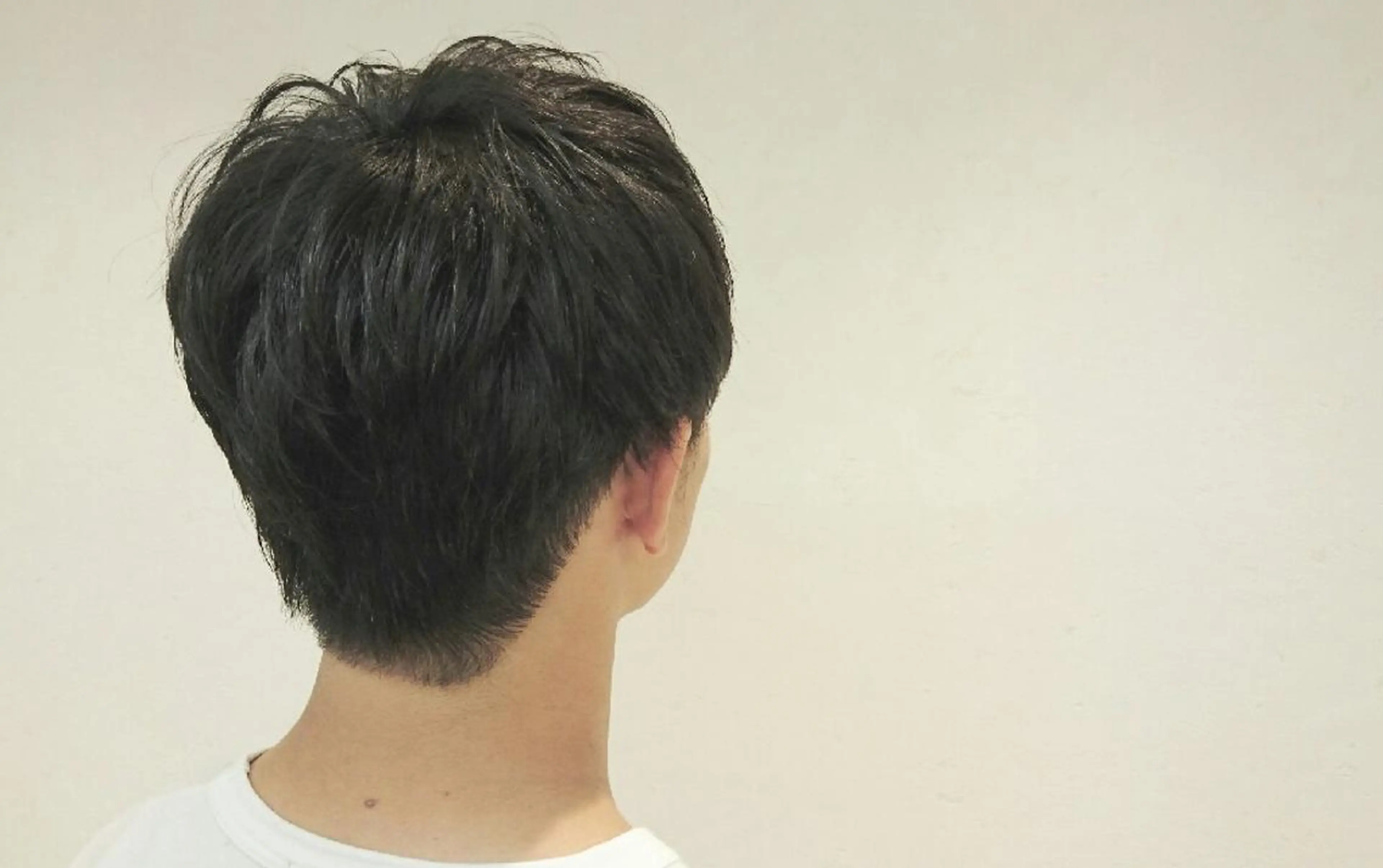 メンズ ショート マッシュ 透明感ハイライト◎ 伊藤夏海のヘアスタイル