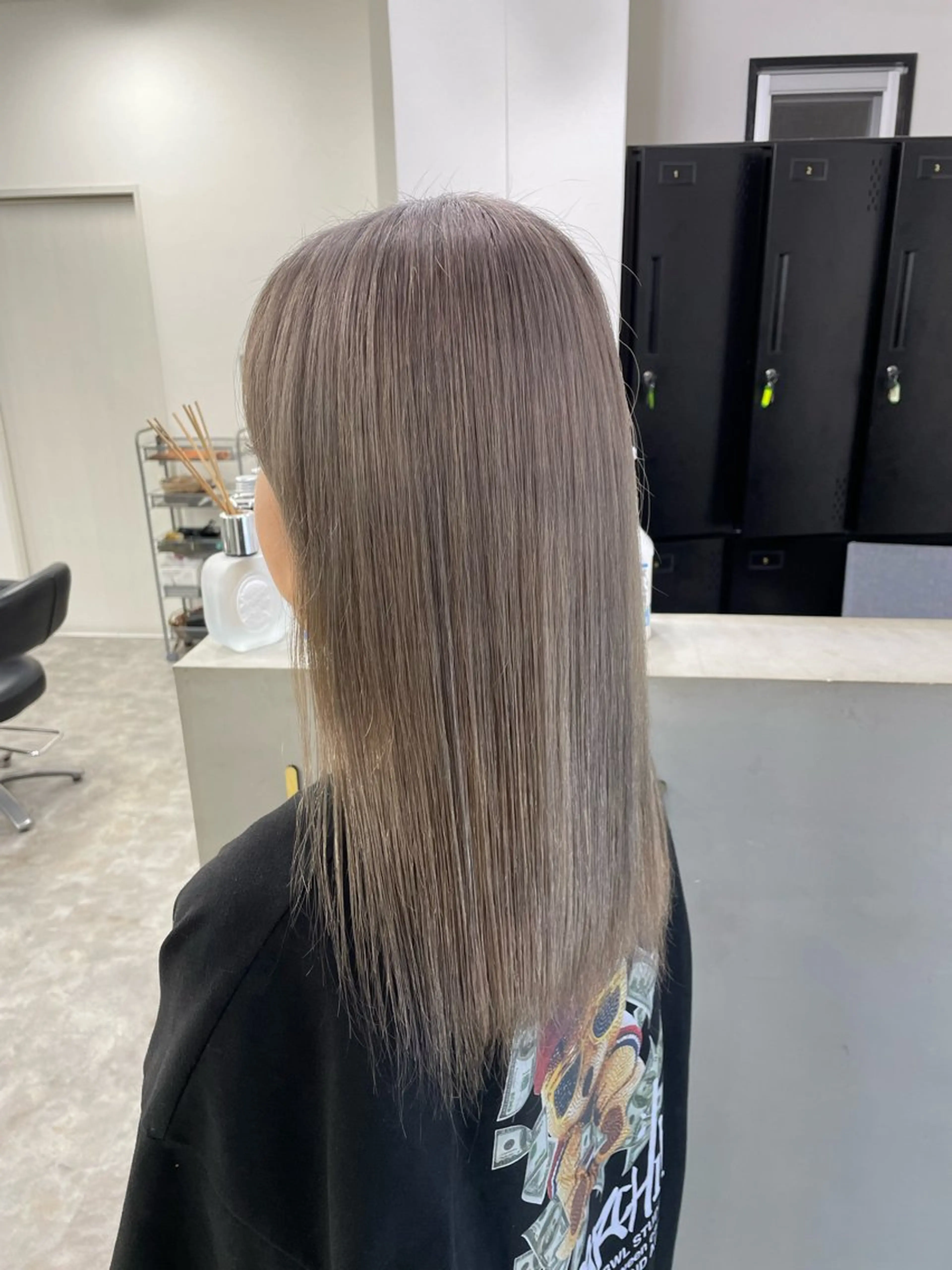 ロング カラー ベージュカラー ブリーチ シルバー シルバーベージュ LOBY浦添店所属・LOBY浦添店 NABEのその他イメージ