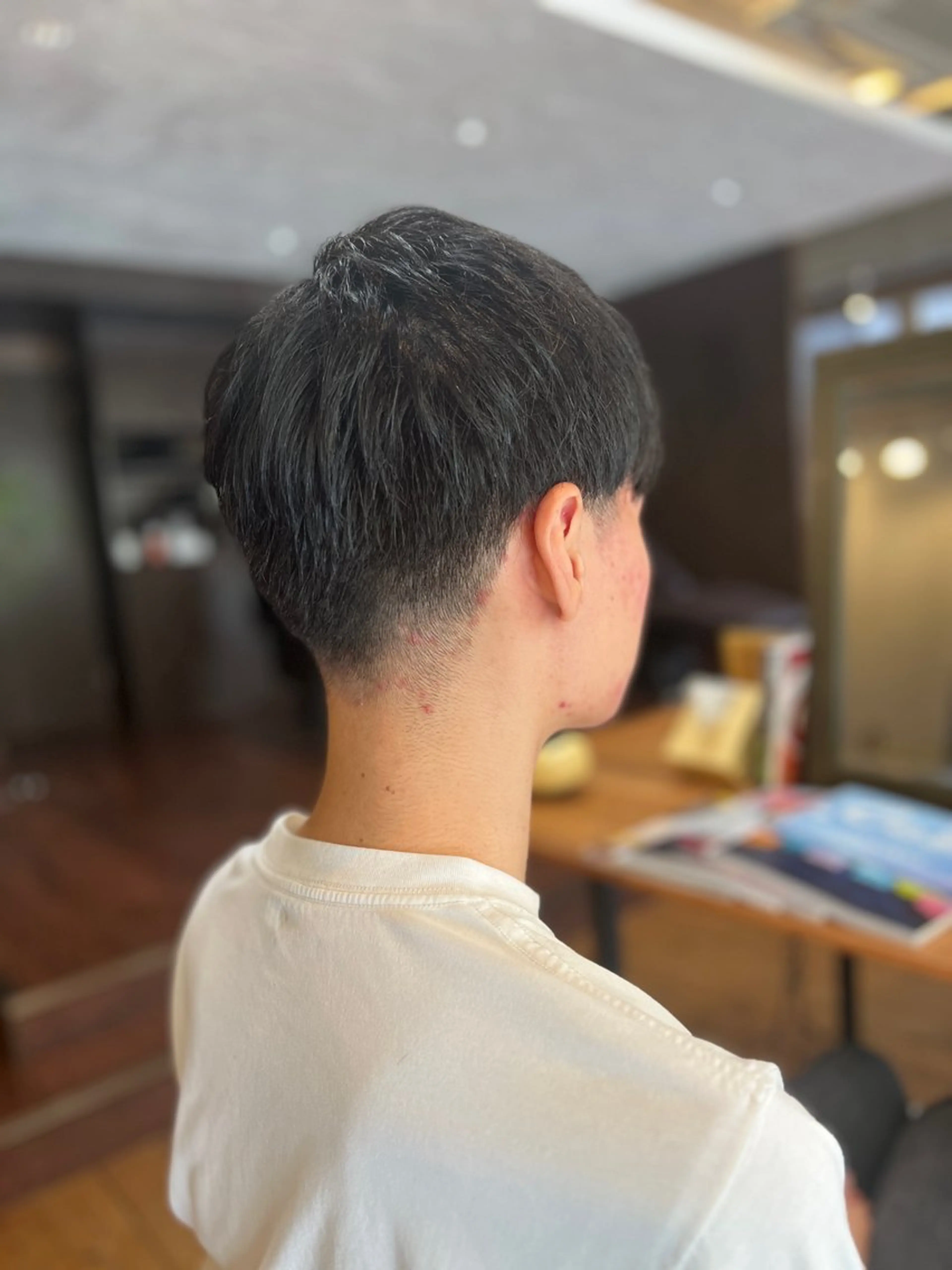 ショート メンズ アップバング センターパート マッシュ メンズパーマ メンズツイストパーマ カット BEACH　HAIR&NAIL所属・両国駅徒歩1分⭐️ アイロン仕上げのヘアスタイル
