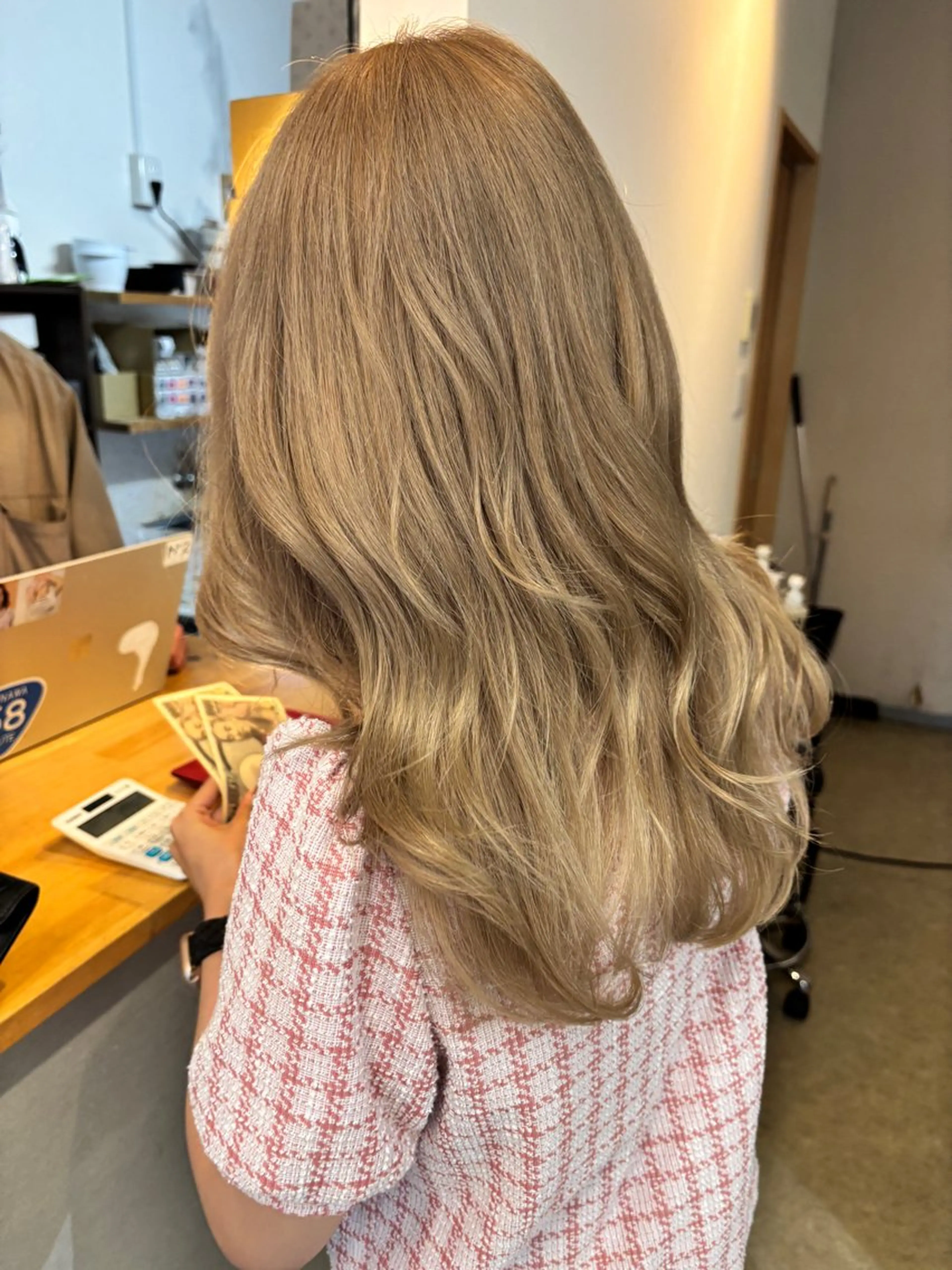 セミロング ヘアカラー ブリーチカラー🤍 髪質改善🌟のヘアスタイル