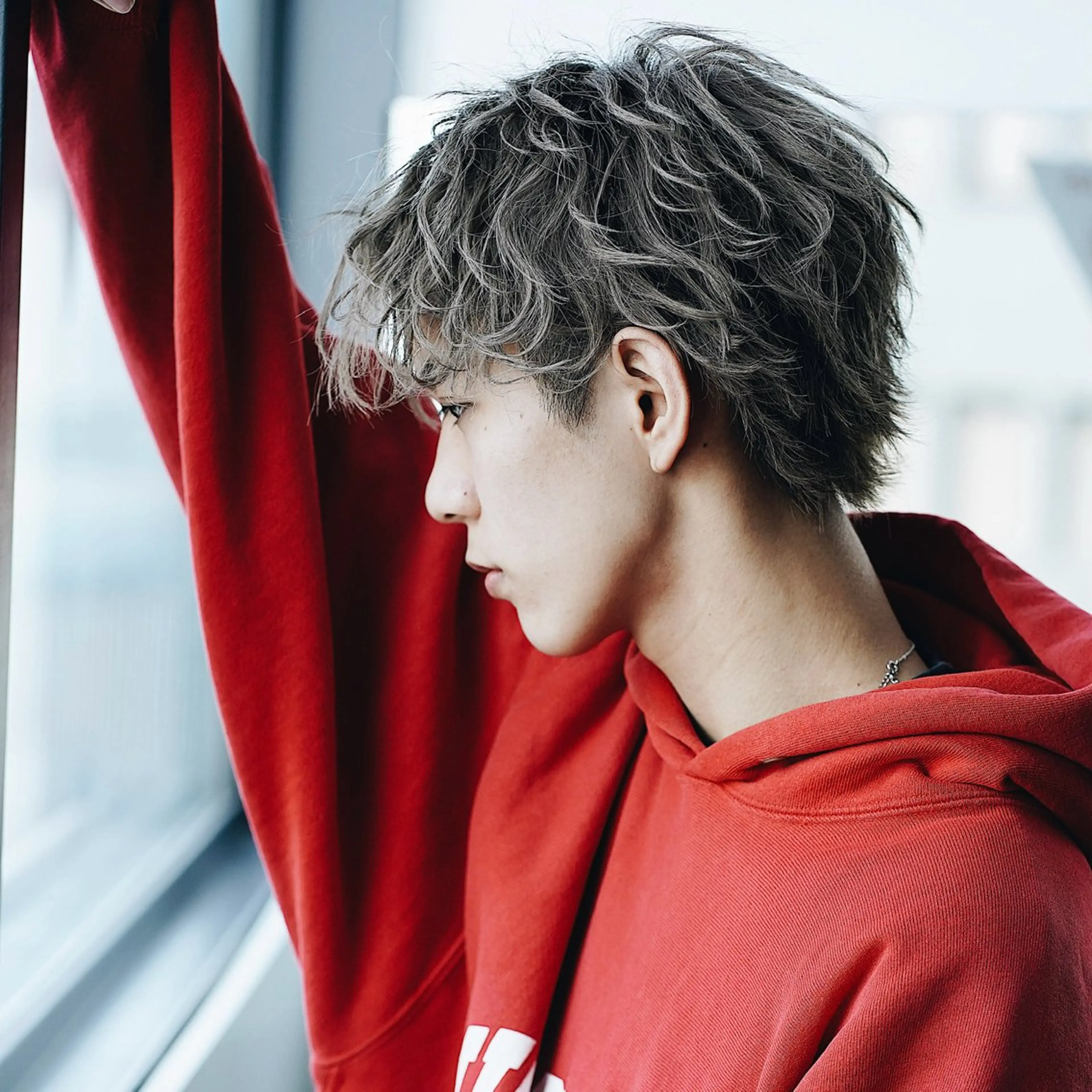 カラー メンズ メンズブリーチ アッシュ ブリーチ シルバー TRUNS所属・🫧髪質改善特化/ 縮毛矯正/🫧鈴木透のヘアスタイル