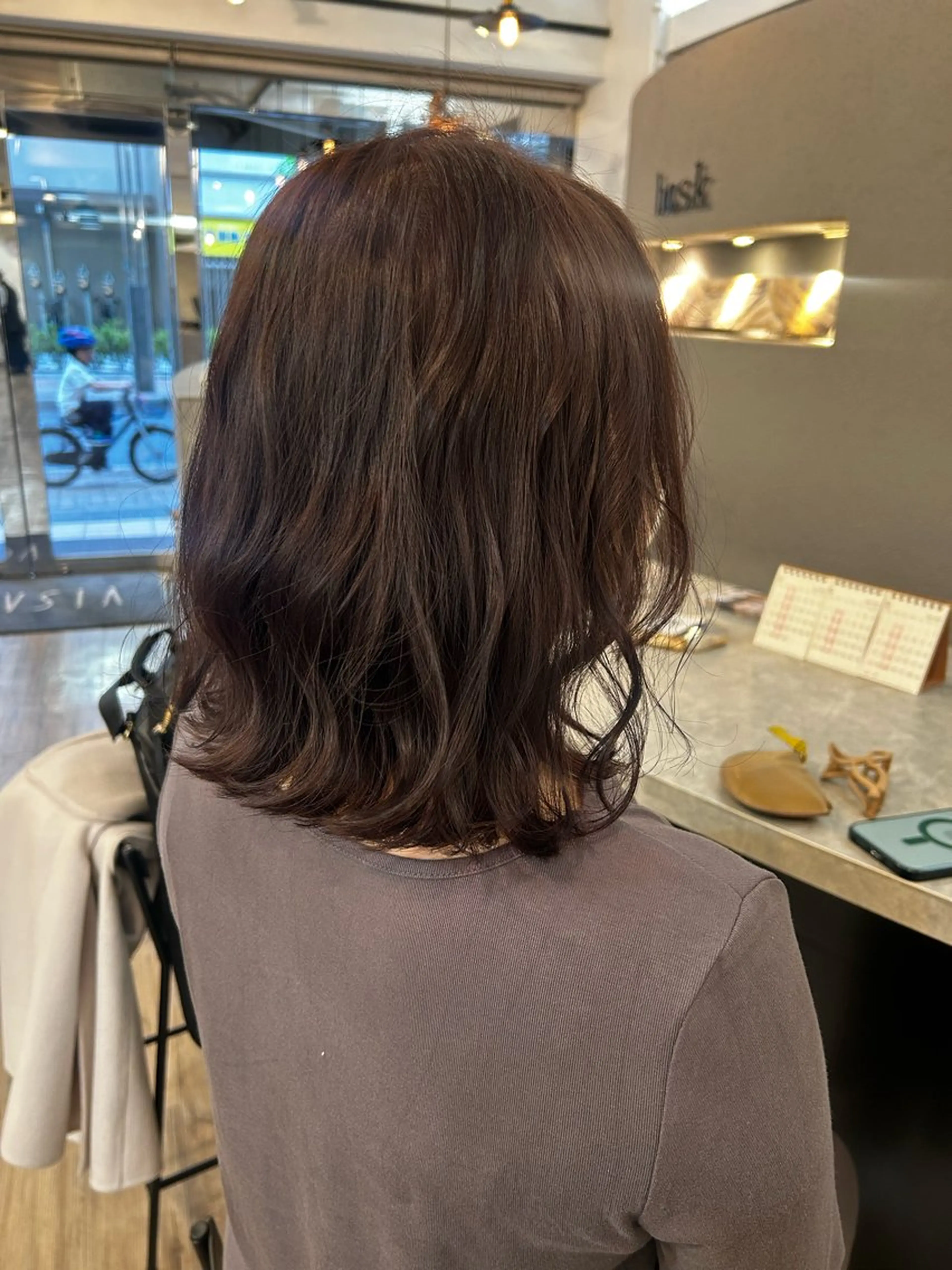 ミディアム カラー カット ヘアカラー トリートメント 🤍ハイトーン🤍 マツモトミナミ🦋のヘアスタイル