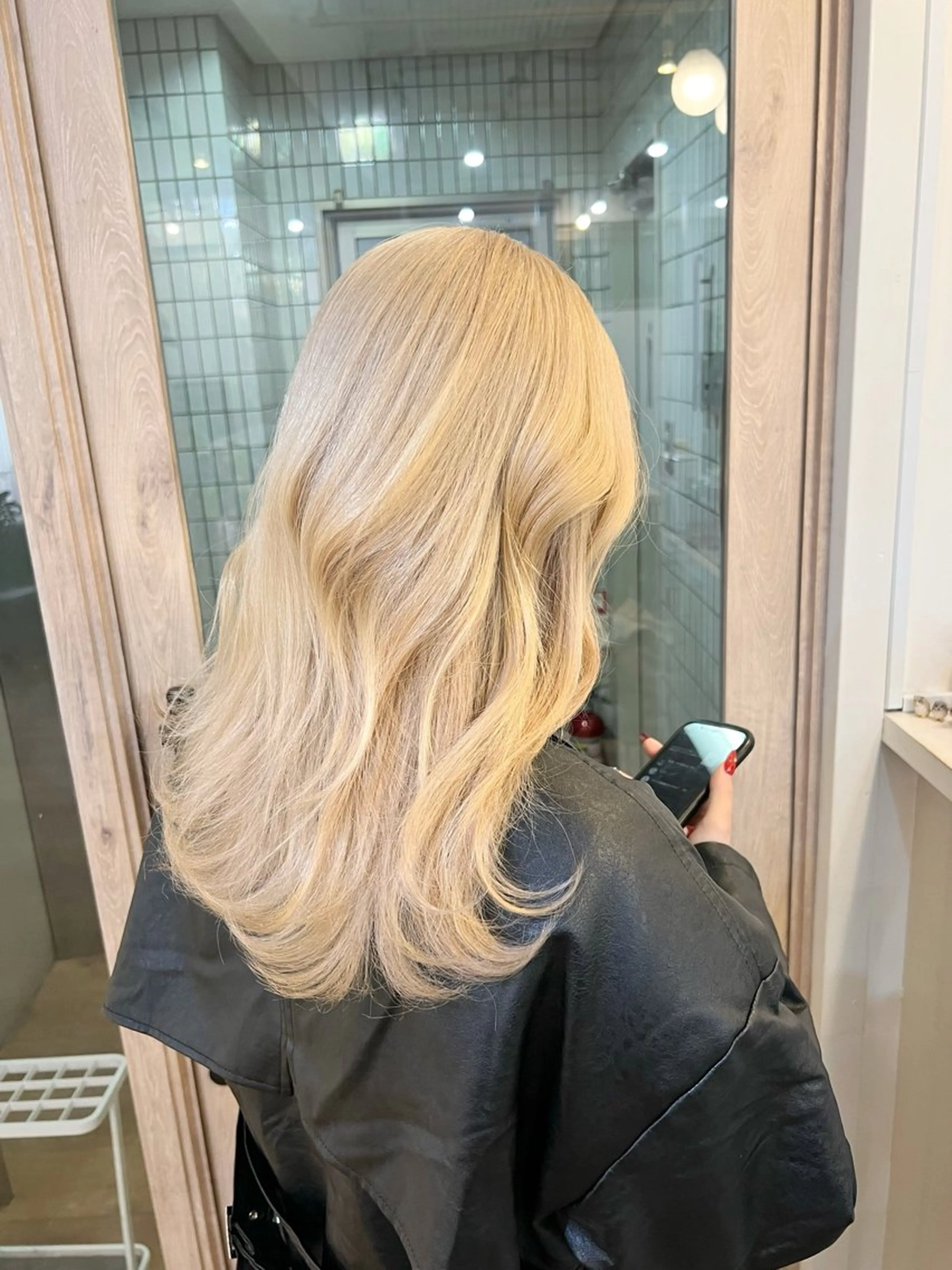 ロング カラー 抜きっぱなしブロンド ブロンド 瀬尾 拓充のヘアスタイル