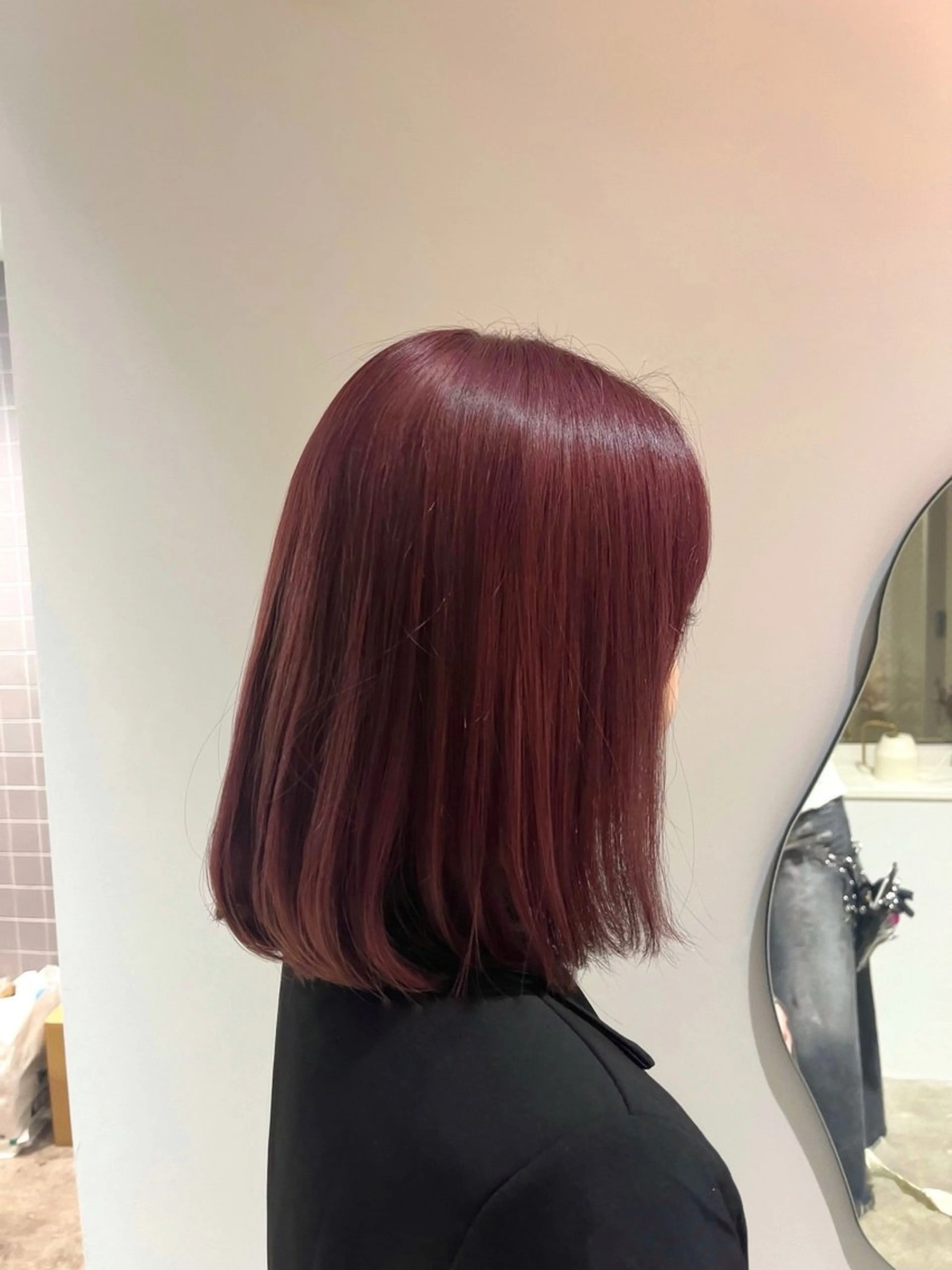 ミディアム カラー ピンクカラー レッドカラー ヘアカラー ハイトーン/艶カラー 𝐧𝐨𝐚のヘアスタイル